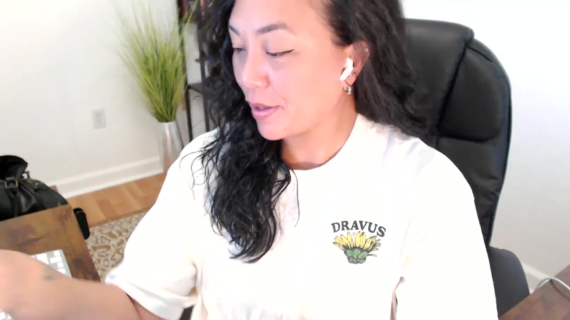 Gallery image thumbnail from MickaylaStar's myfreecams stream on, 05/29/2025, 19:11 image 2 of 20