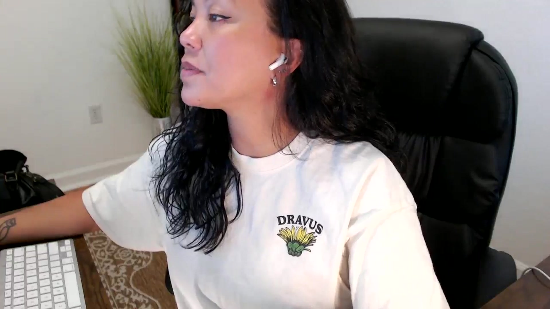 Gallery image thumbnail from MickaylaStar's myfreecams stream on, 05/29/2025, 19:11 image 13 of 20