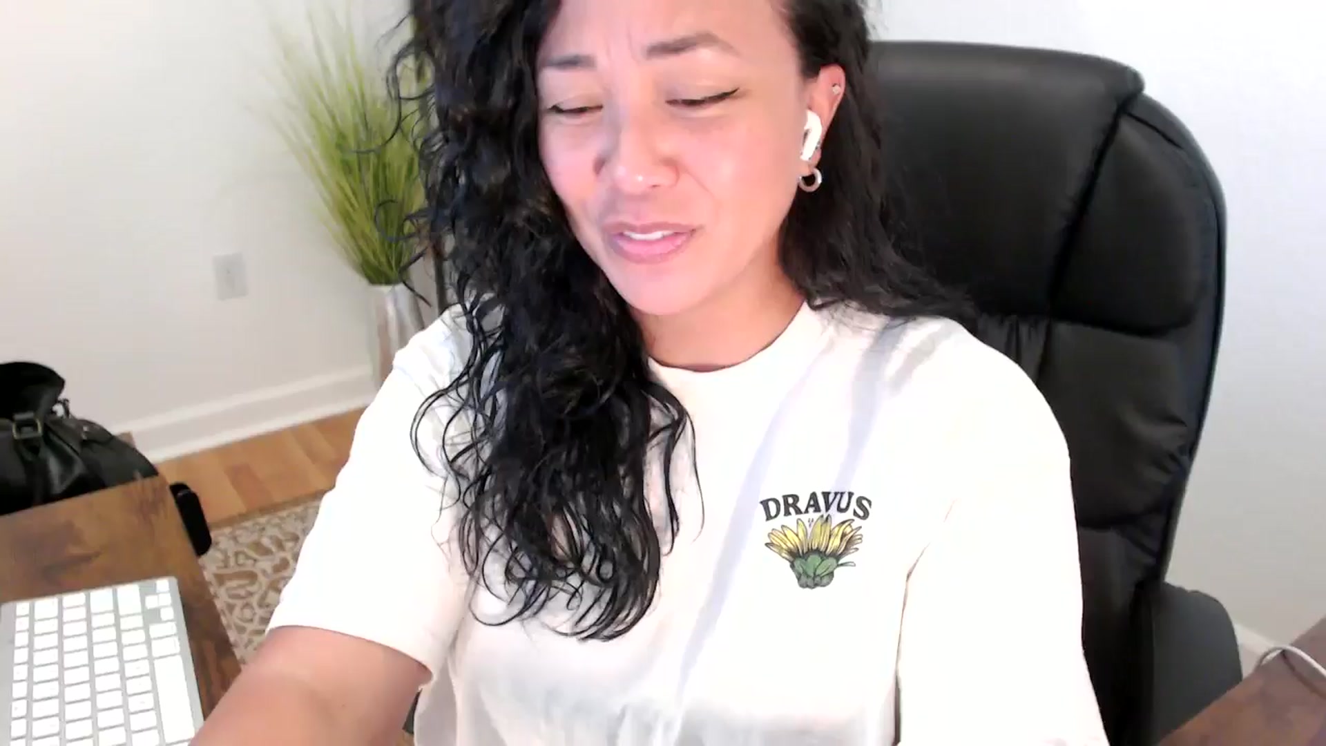 Gallery image thumbnail from MickaylaStar's myfreecams stream on, 05/29/2025, 19:11 image 19 of 20