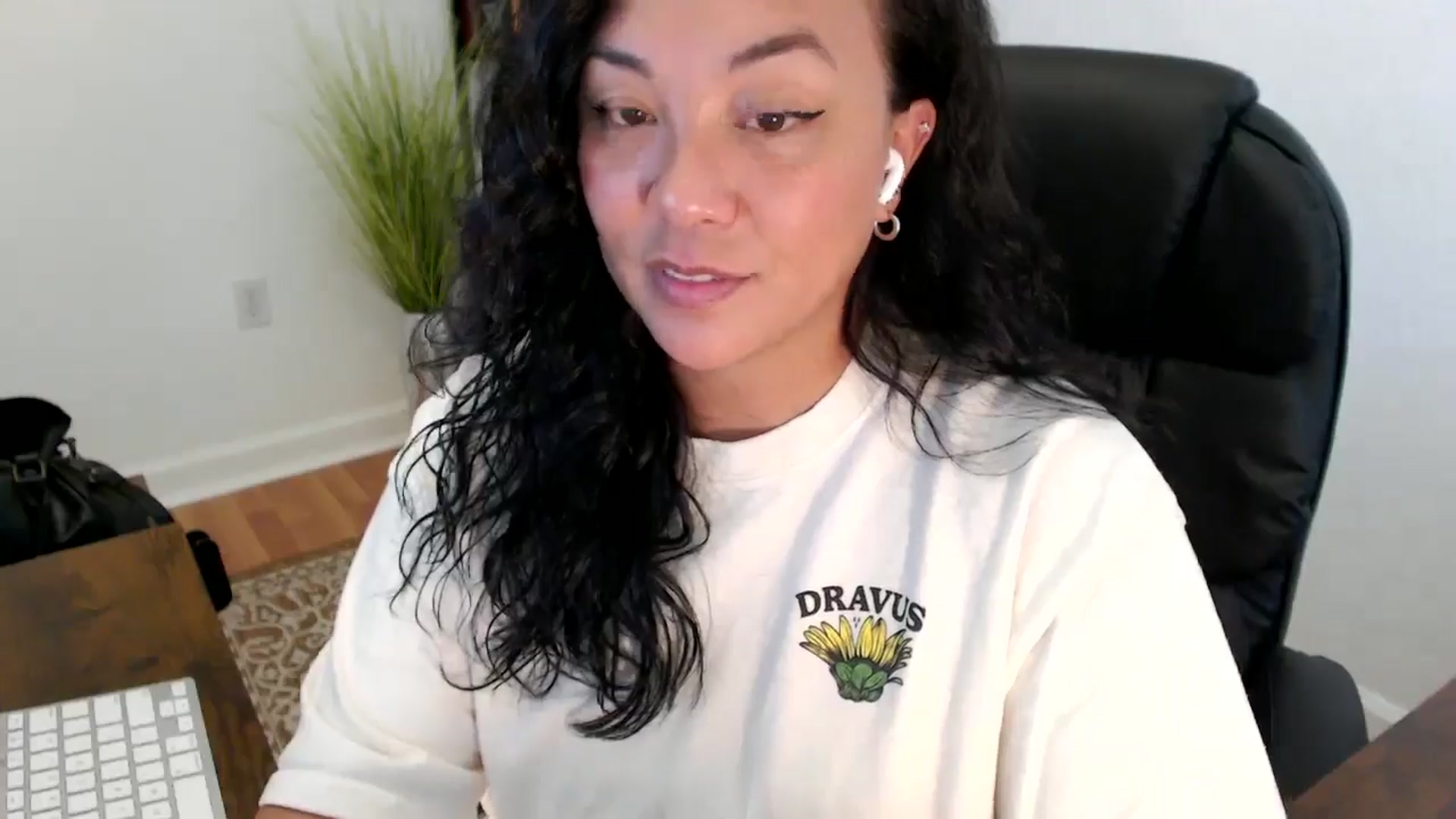 Gallery image thumbnail from MickaylaStar's myfreecams stream on, 05/29/2025, 20:40 image 9 of 20