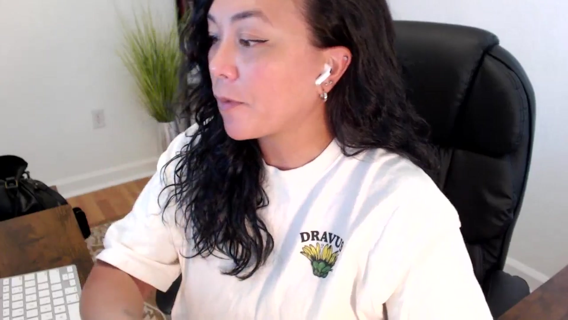 Gallery image thumbnail from MickaylaStar's myfreecams stream on, 05/29/2025, 20:40 image 7 of 20