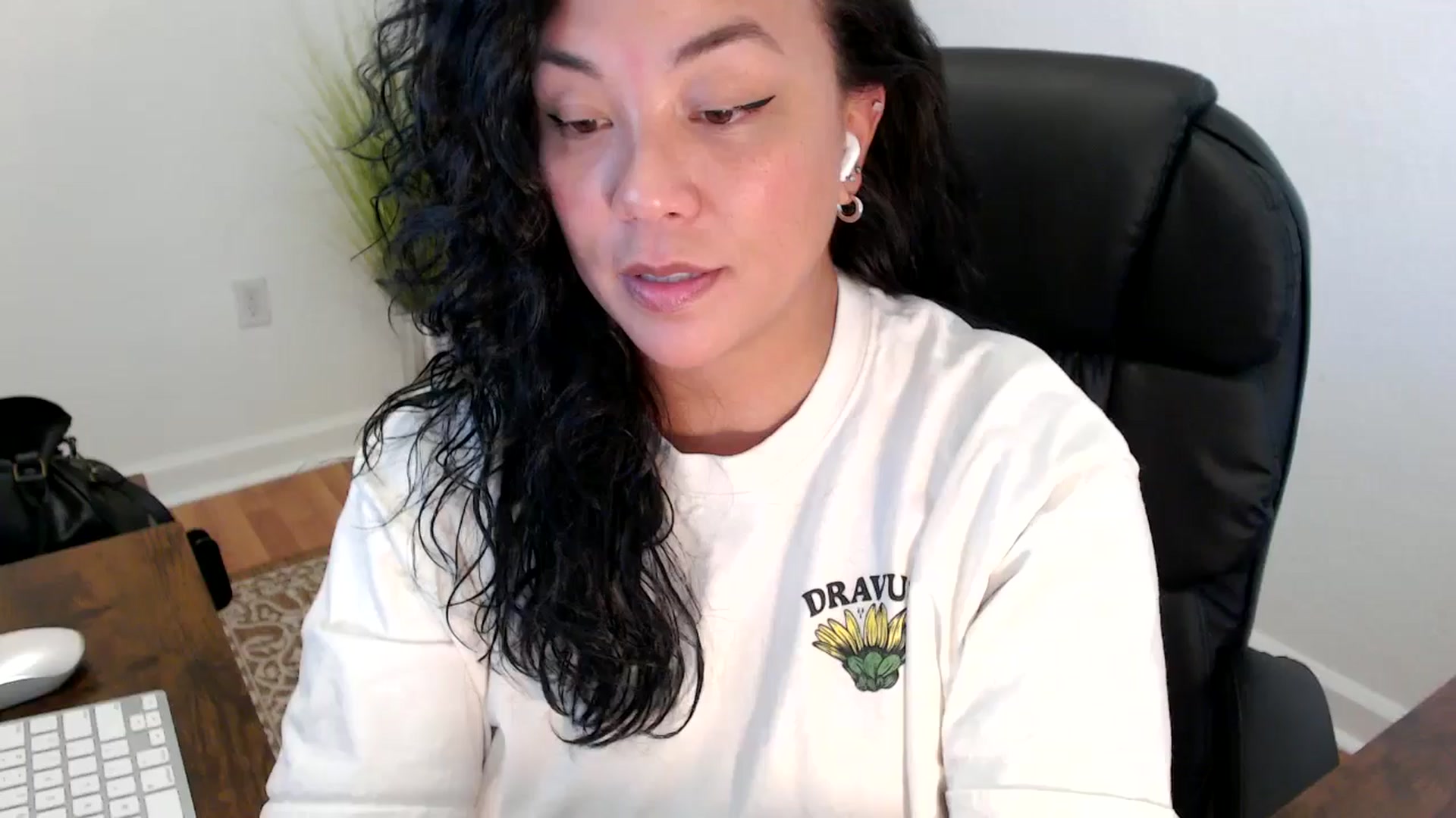 Gallery image thumbnail from MickaylaStar's myfreecams stream on, 05/29/2025, 20:40 image 1 of 20