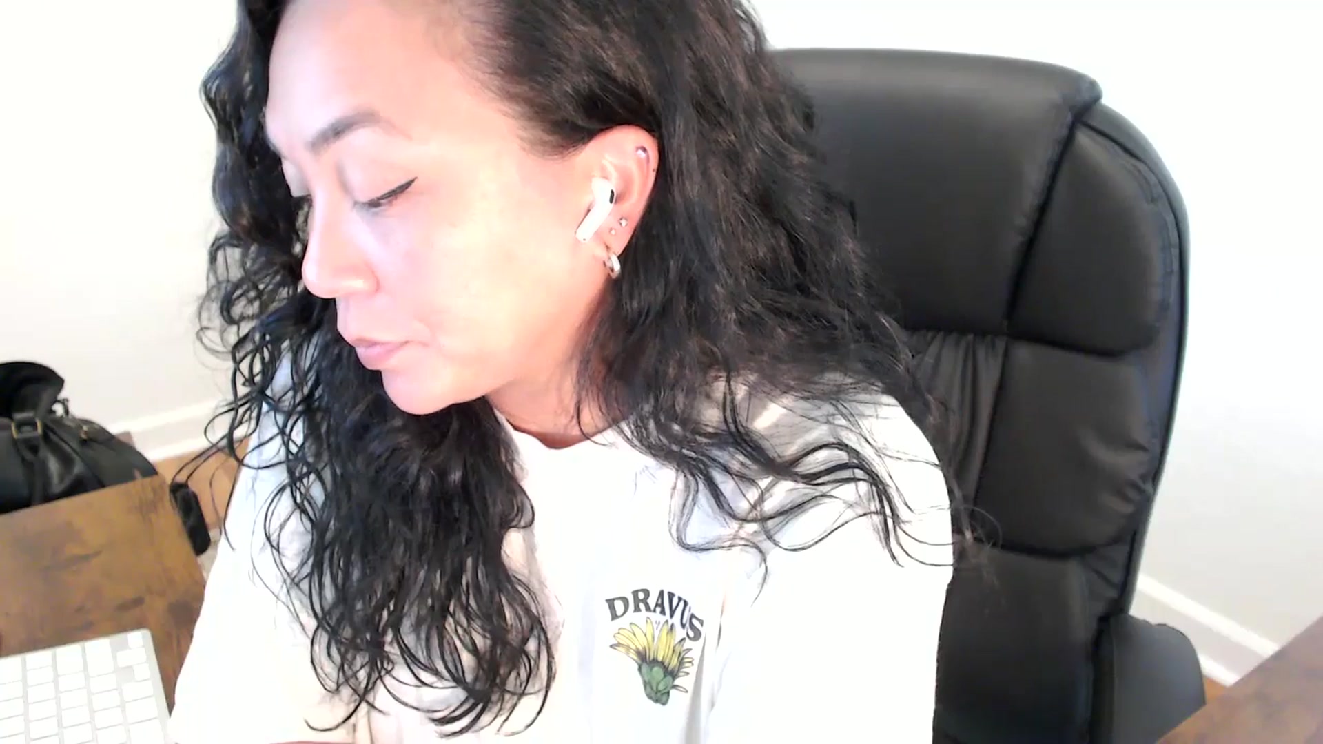 Gallery image thumbnail from MickaylaStar's myfreecams stream on, 05/29/2025, 20:40 image 4 of 20