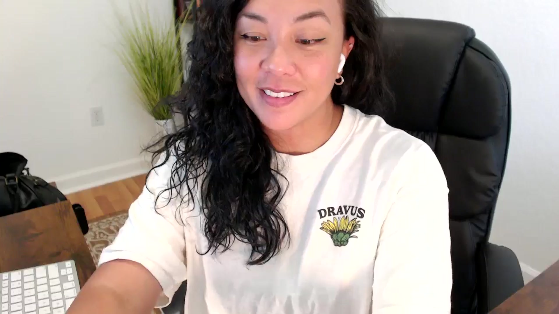 Gallery image thumbnail from MickaylaStar's myfreecams stream on, 05/29/2025, 20:40 image 15 of 20