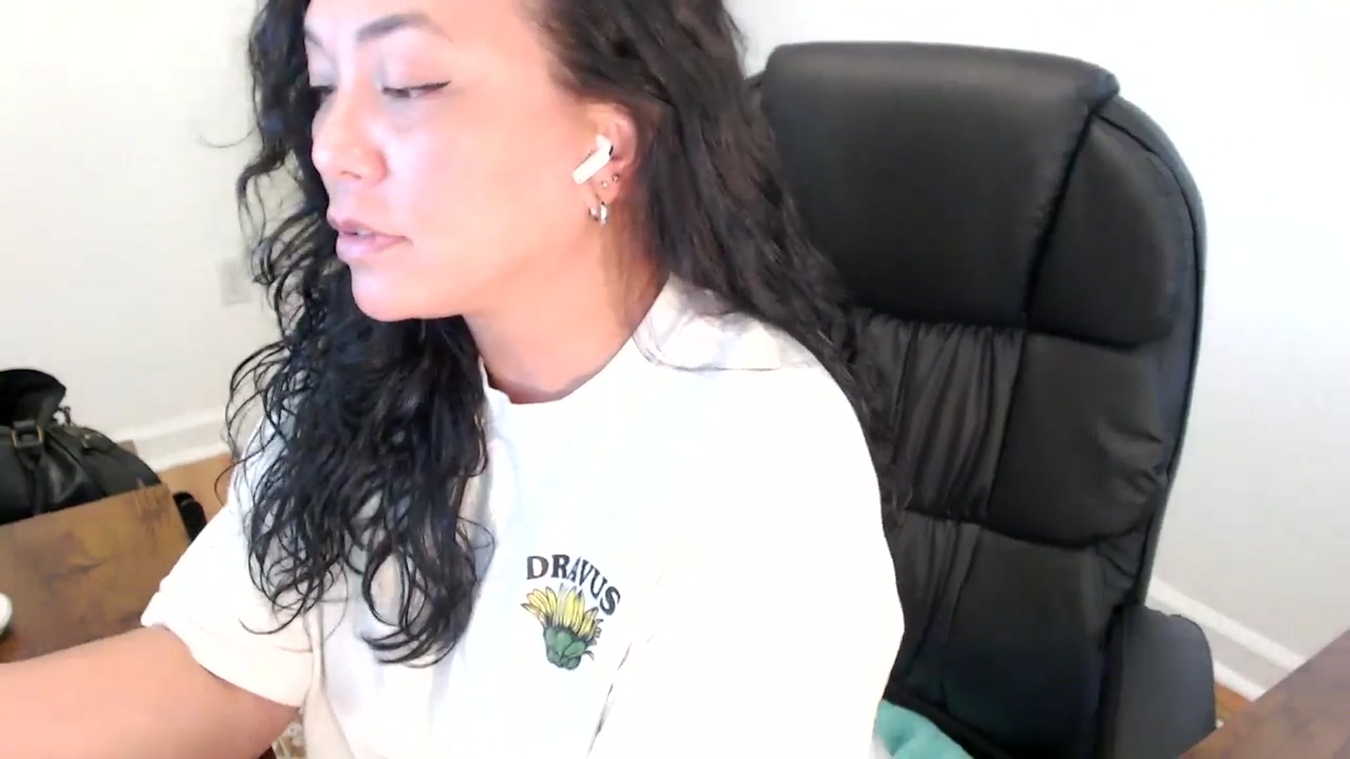 Gallery image thumbnail from MickaylaStar's myfreecams stream on, 05/29/2025, 20:40 image 2 of 20