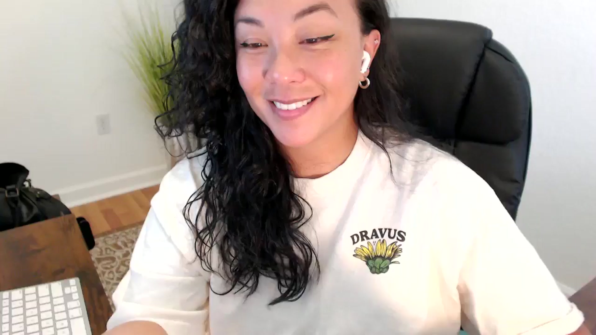 Gallery image thumbnail from MickaylaStar's myfreecams stream on, 05/29/2025, 20:40 image 10 of 20