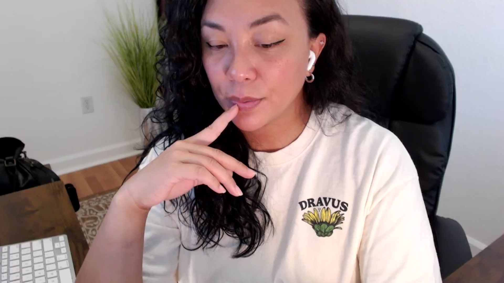 Gallery image thumbnail from MickaylaStar's myfreecams stream on, 05/29/2025, 20:40 image 17 of 20