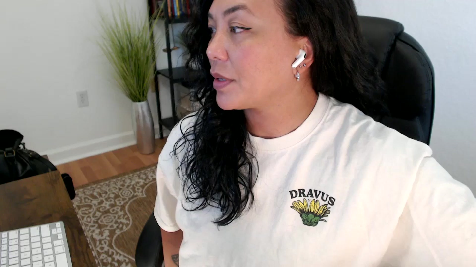 Gallery image thumbnail from MickaylaStar's myfreecams stream on, 05/29/2025, 20:40 image 19 of 20