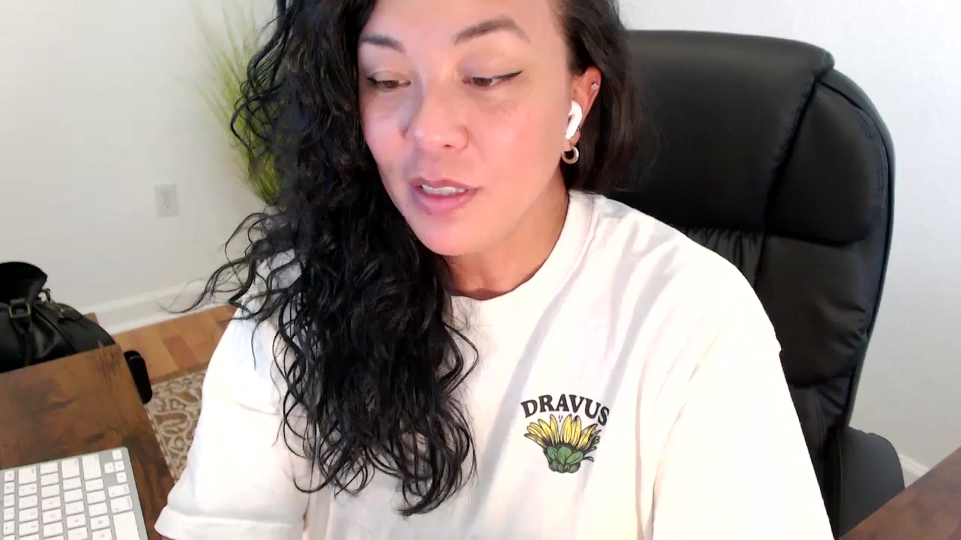 Gallery image thumbnail from MickaylaStar's myfreecams stream on, 05/29/2025, 20:40 image 14 of 20