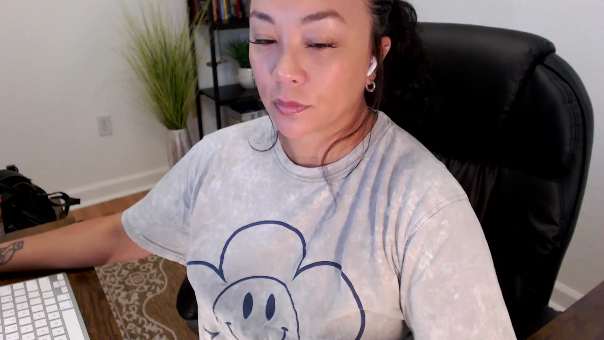 Gallery image thumbnail from MickaylaStar's myfreecams stream on, 05/30/2025, 16:26 image 13 of 20