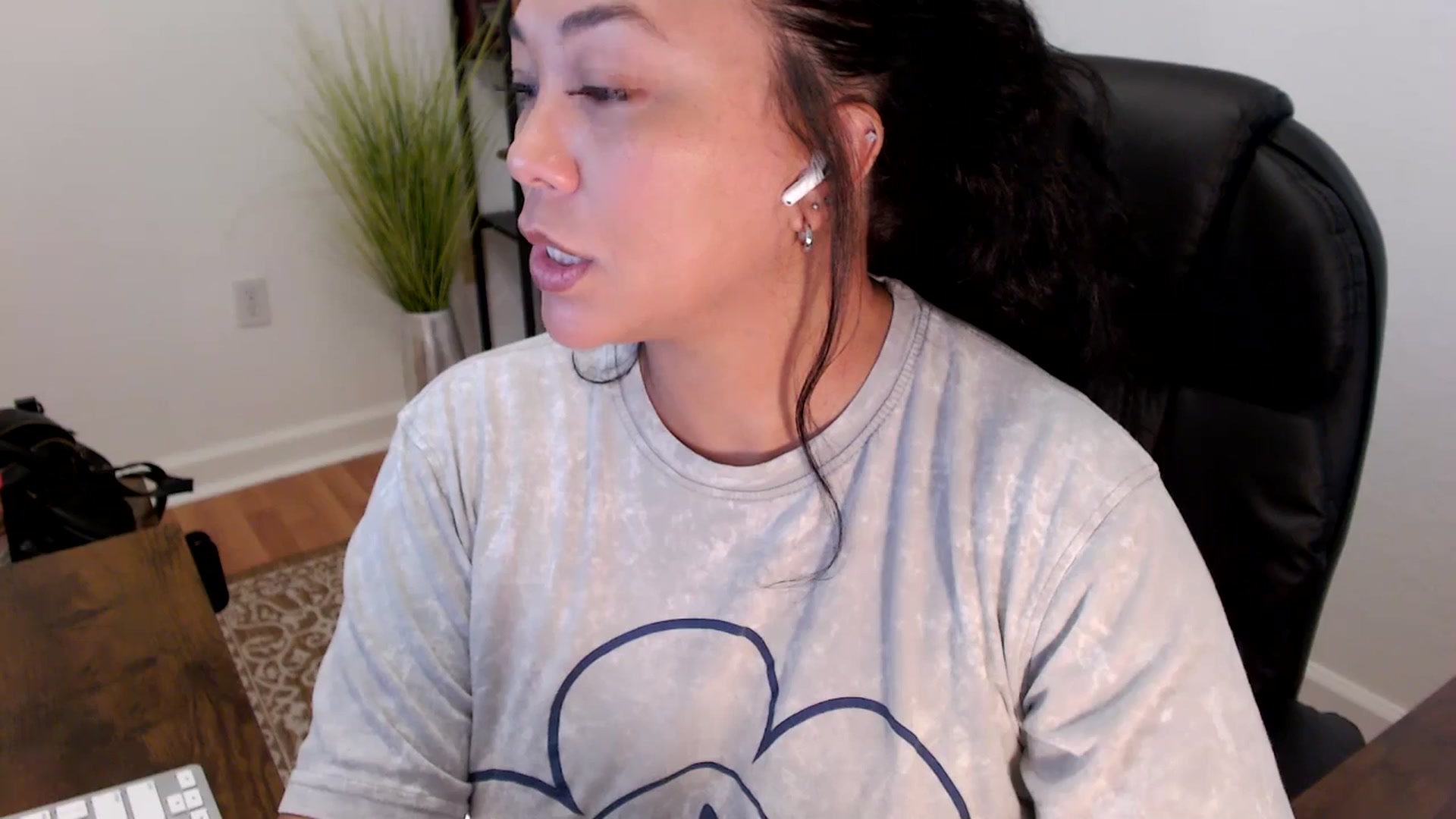 Gallery image thumbnail from MickaylaStar's myfreecams stream on, 05/30/2025, 16:26 image 19 of 20