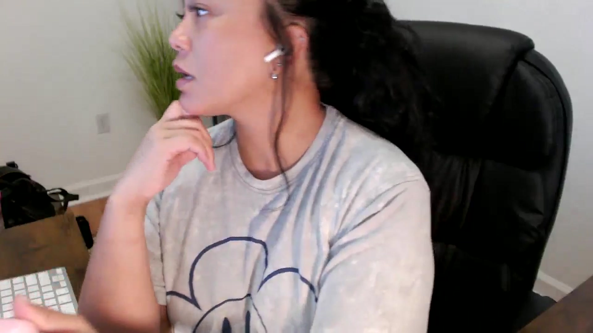 Gallery image thumbnail from MickaylaStar's myfreecams stream on, 05/30/2025, 16:26 image 17 of 20