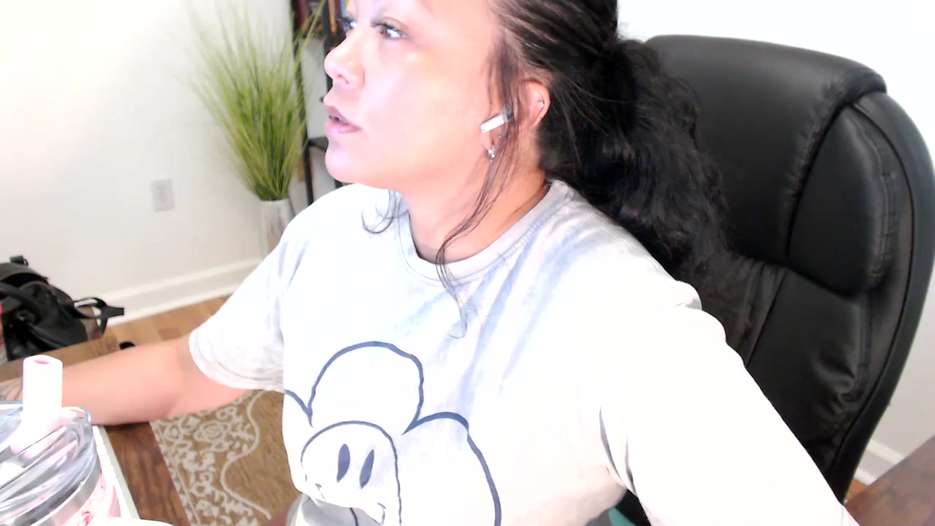 Gallery image thumbnail from MickaylaStar's myfreecams stream on, 05/30/2025, 16:26 image 4 of 20