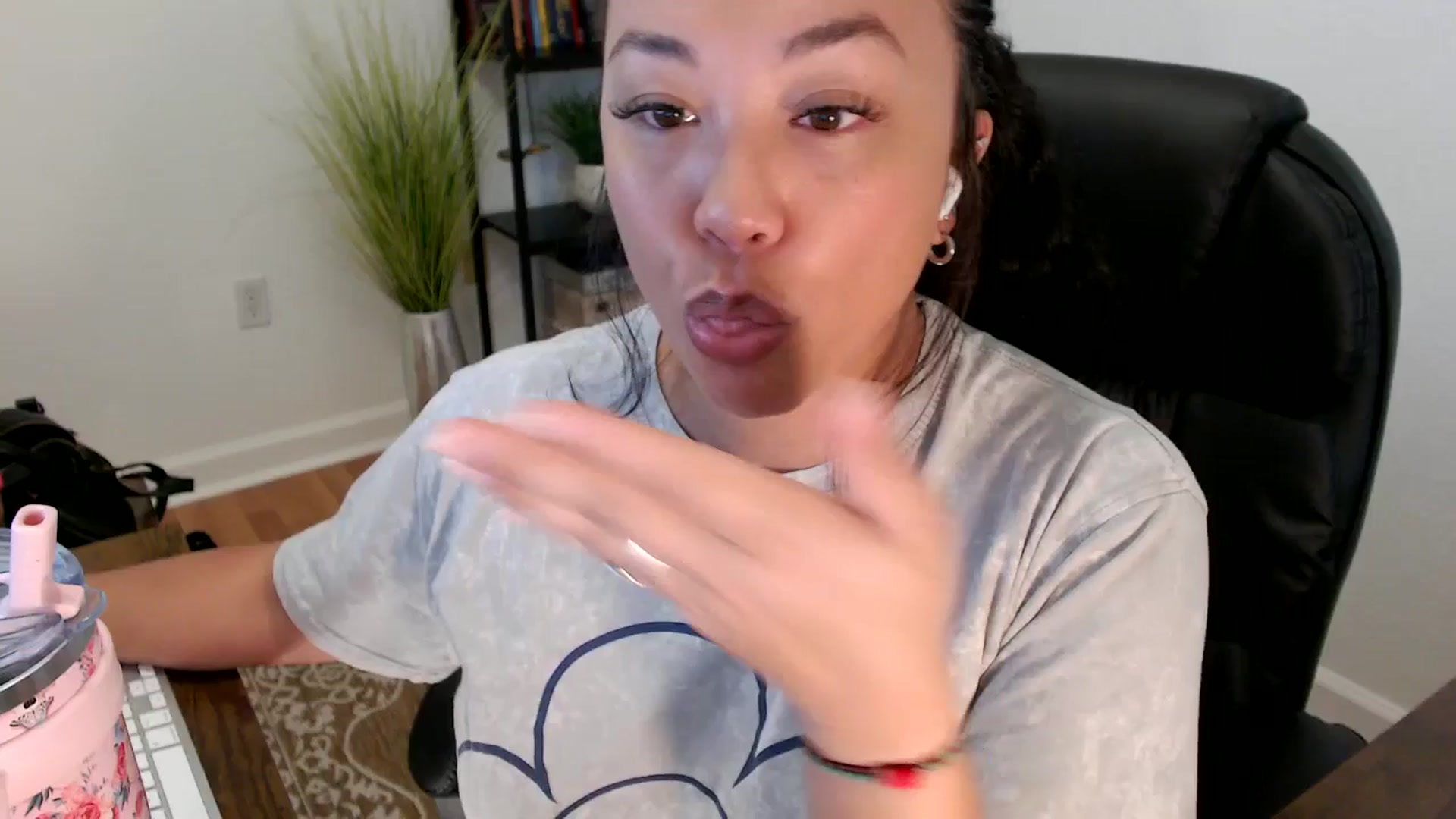 Gallery image thumbnail from MickaylaStar's myfreecams stream on, 05/30/2025, 16:26 image 6 of 20