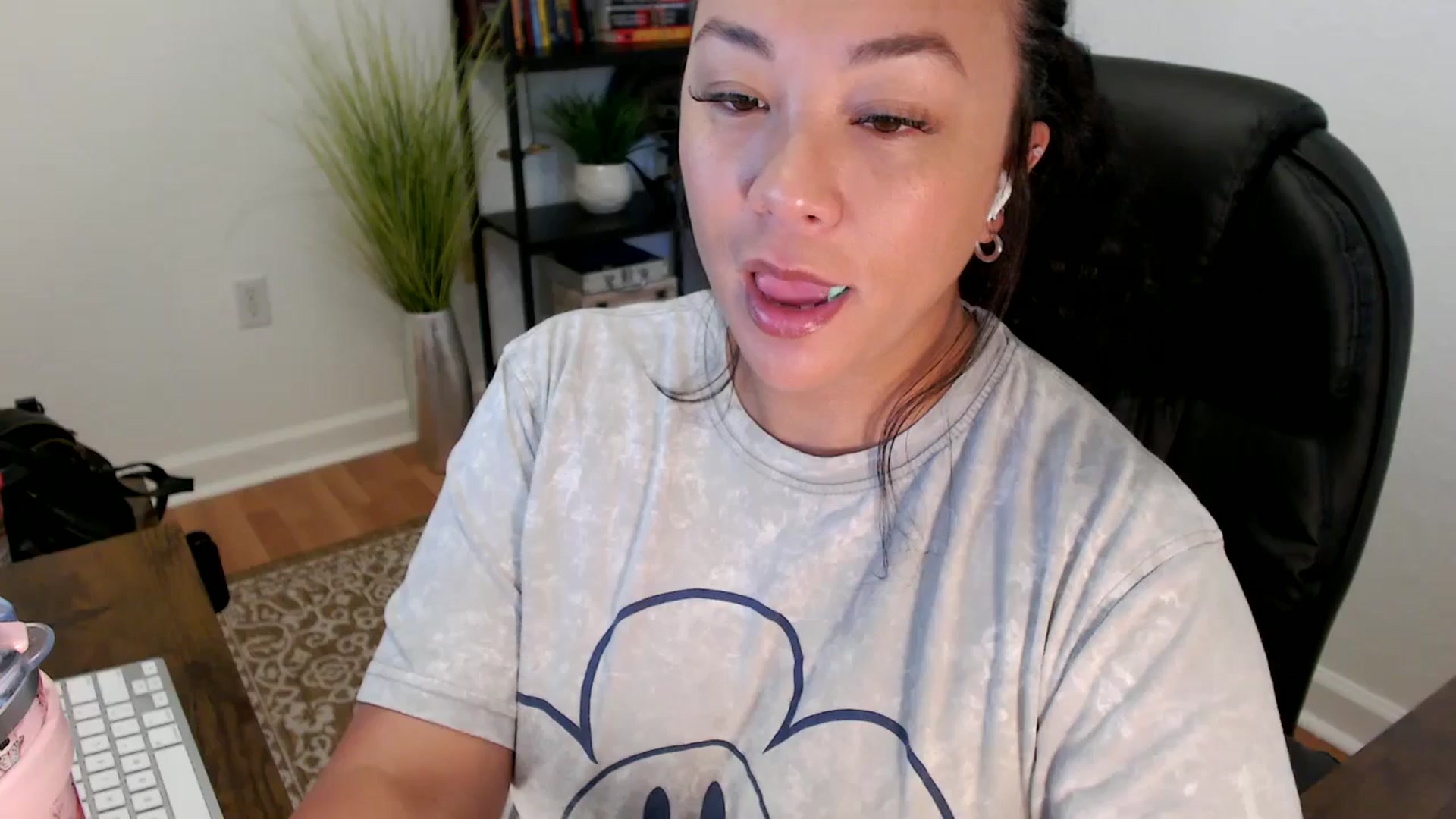 Gallery image thumbnail from MickaylaStar's myfreecams stream on, 05/30/2025, 16:26 image 3 of 20