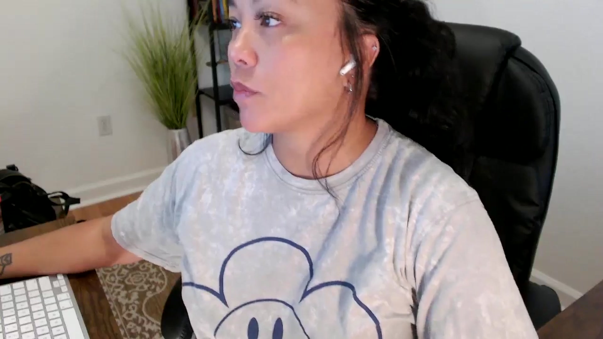 Gallery image thumbnail from MickaylaStar's myfreecams stream on, 05/30/2025, 16:26 image 11 of 20