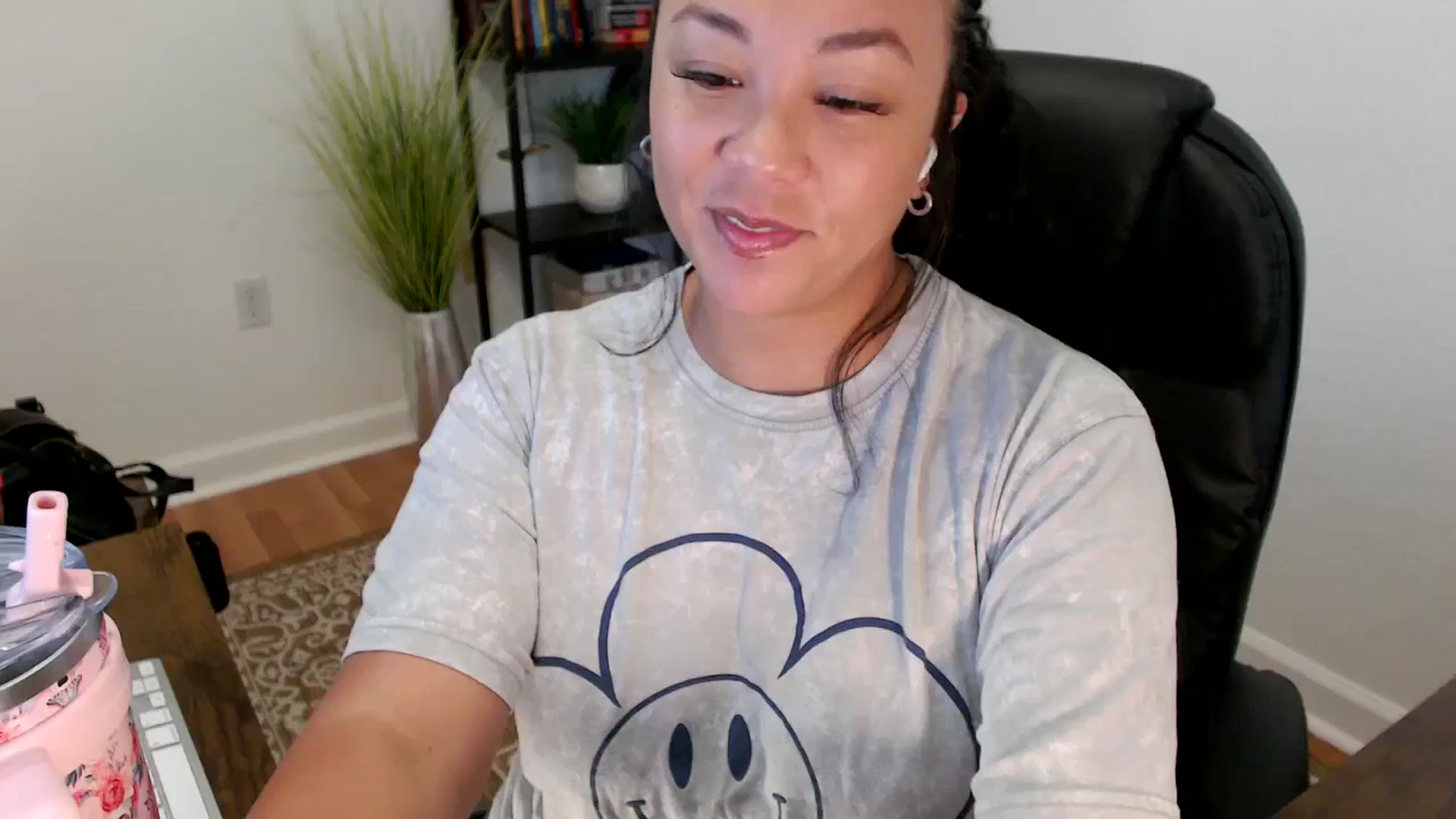 Gallery image thumbnail from MickaylaStar's myfreecams stream on, 05/30/2025, 16:26 image 5 of 20