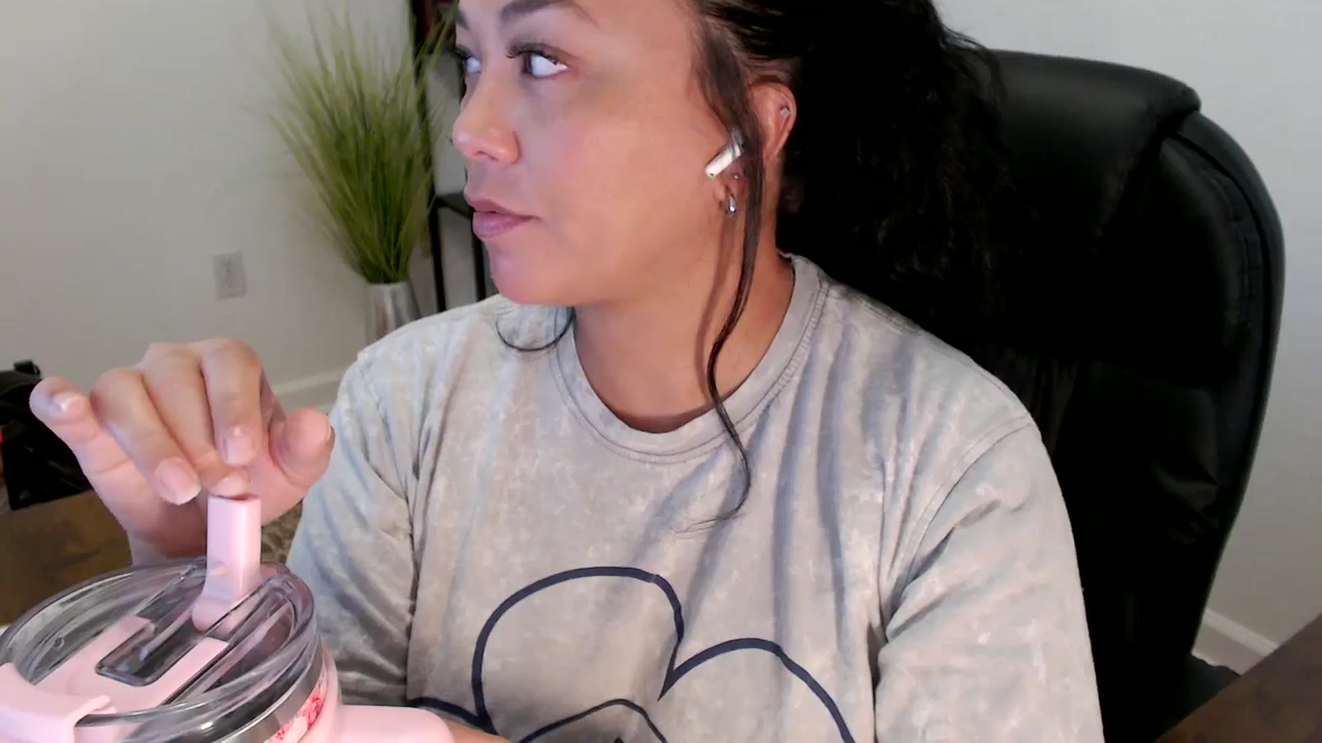 Gallery image thumbnail from MickaylaStar's myfreecams stream on, 05/30/2025, 16:26 image 15 of 20