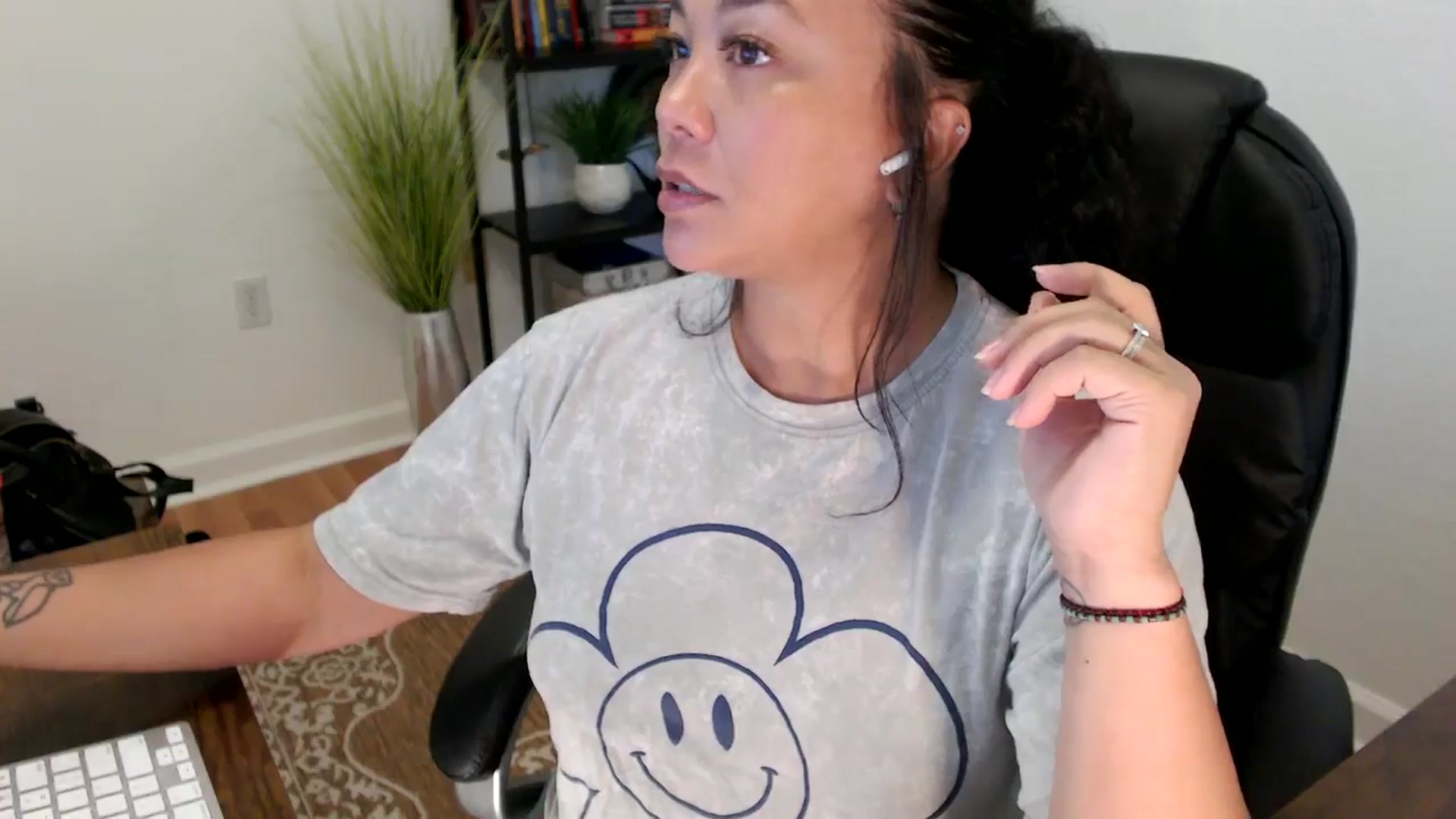 Gallery image thumbnail from MickaylaStar's myfreecams stream on, 05/30/2025, 16:42 image 7 of 20