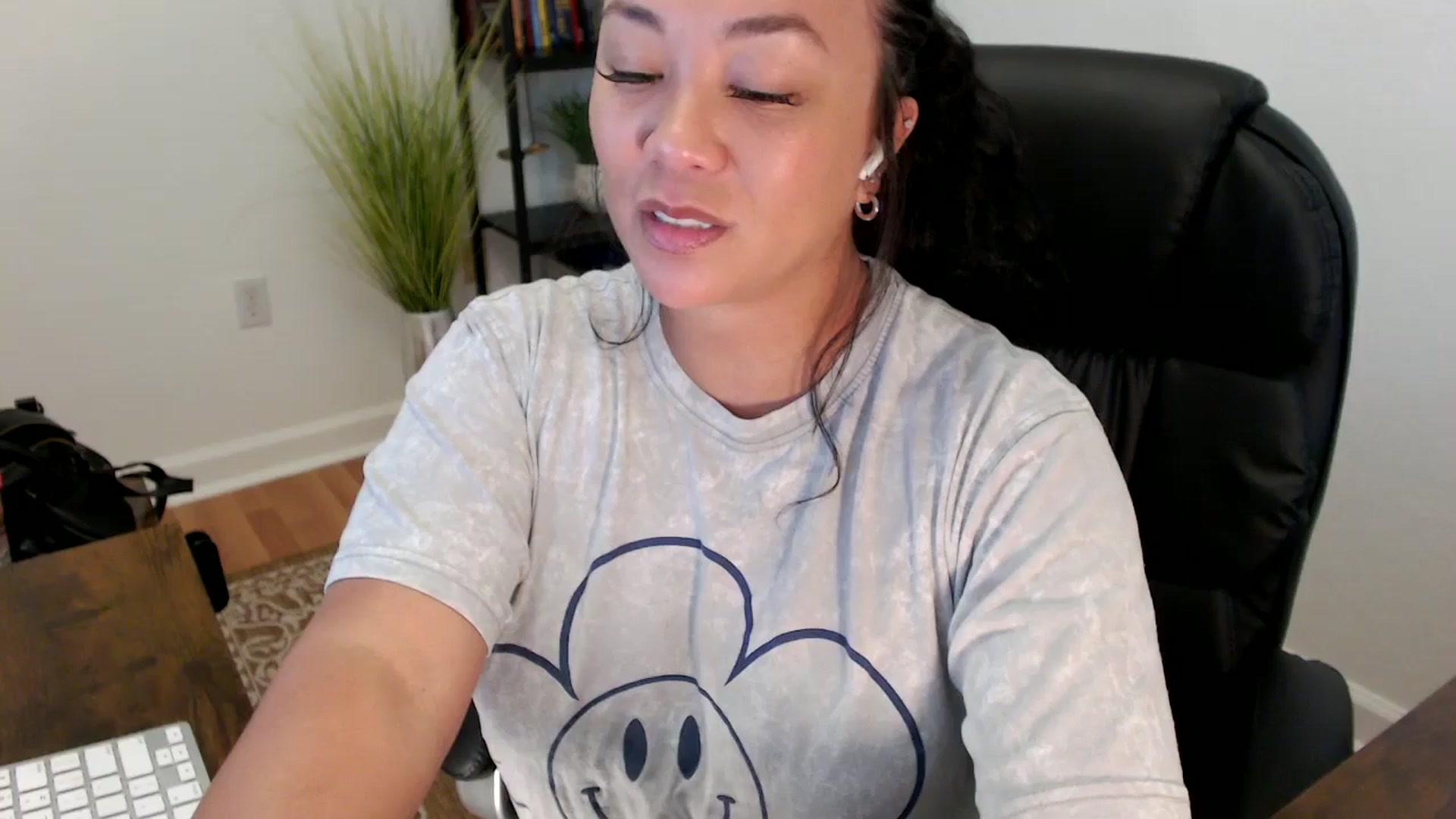 Gallery image thumbnail from MickaylaStar's myfreecams stream on, 05/30/2025, 16:42 image 11 of 20