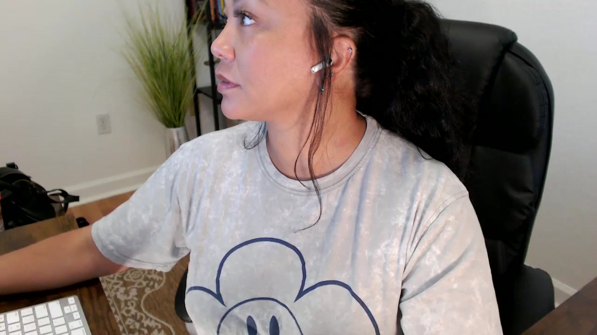 Gallery image thumbnail from MickaylaStar's myfreecams stream on, 05/30/2025, 16:42 image 6 of 20