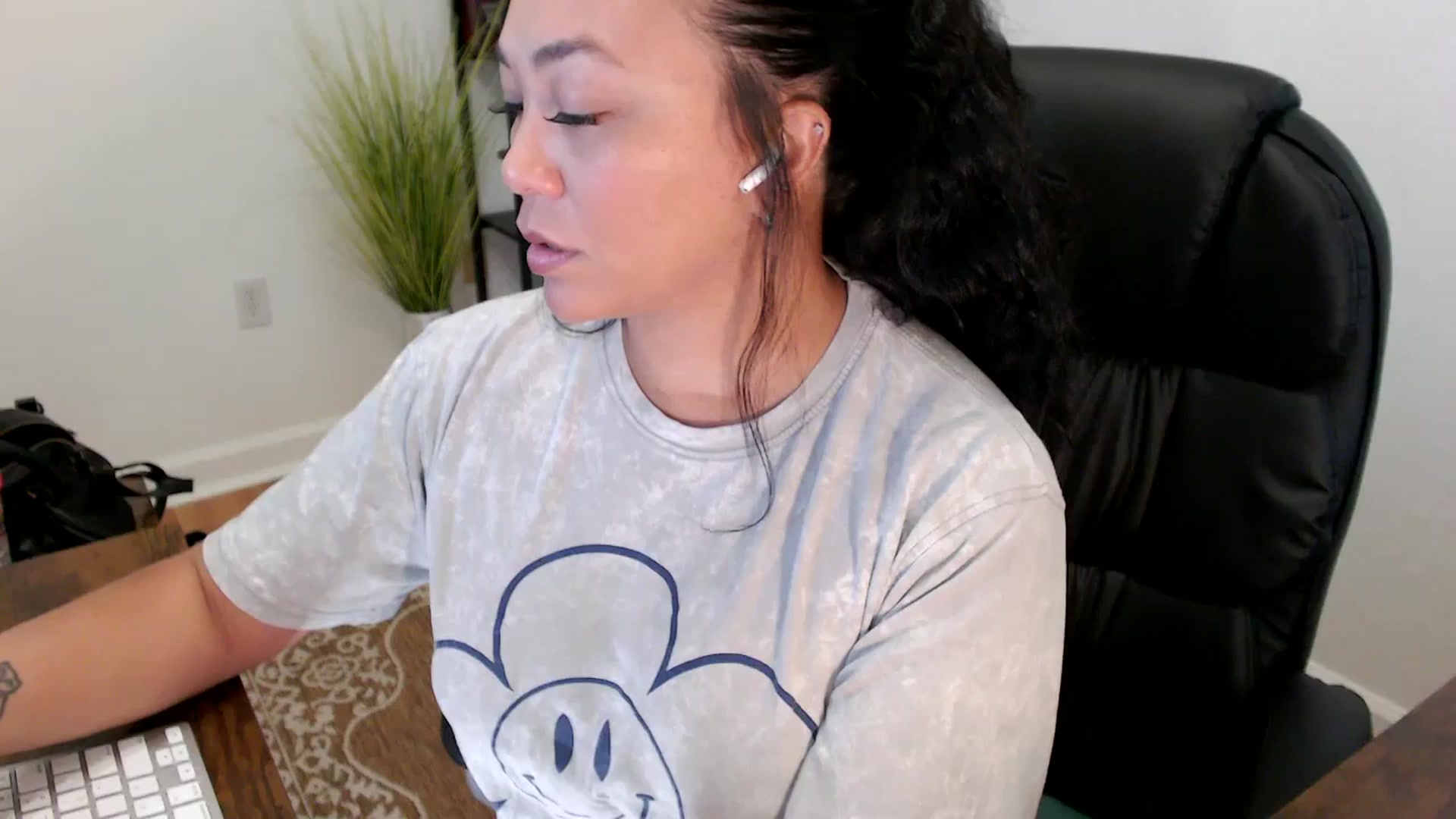 Gallery image thumbnail from MickaylaStar's myfreecams stream on, 05/30/2025, 16:42 image 17 of 20