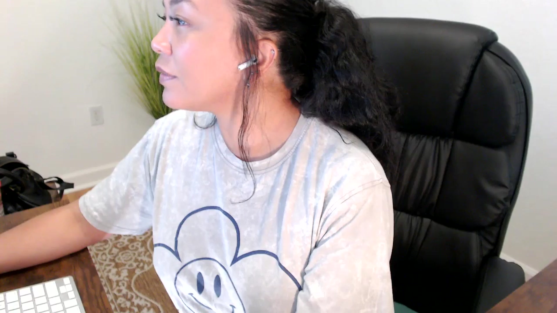 Gallery image thumbnail from MickaylaStar's myfreecams stream on, 05/30/2025, 16:42 image 16 of 20