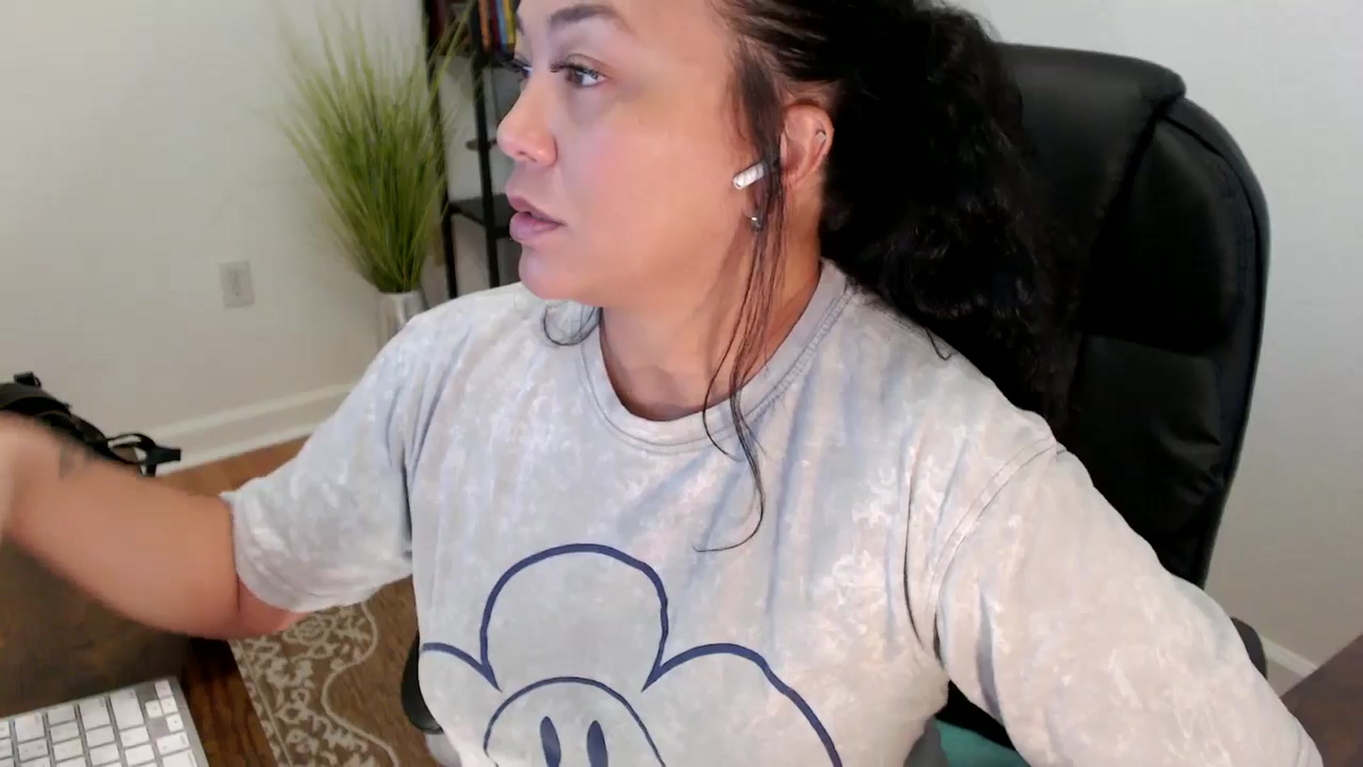 Gallery image thumbnail from MickaylaStar's myfreecams stream on, 05/30/2025, 16:42 image 8 of 20
