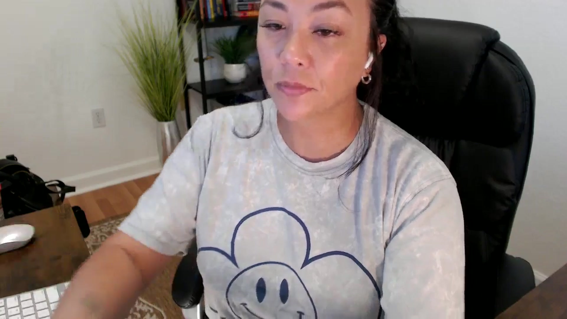 Gallery image thumbnail from MickaylaStar's myfreecams stream on, 05/30/2025, 17:10 image 13 of 20