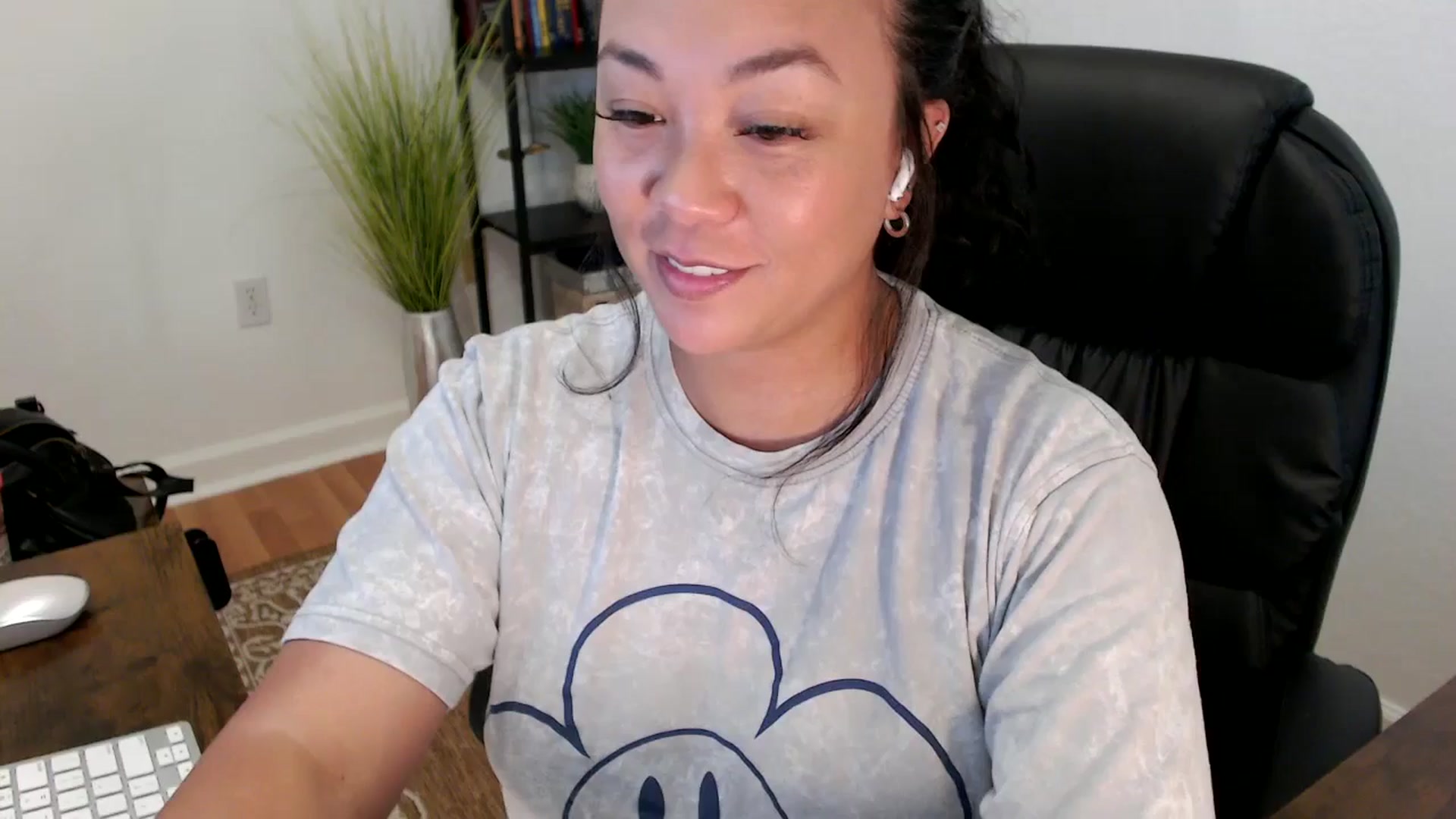 Gallery image thumbnail from MickaylaStar's myfreecams stream on, 05/30/2025, 17:10 image 5 of 20