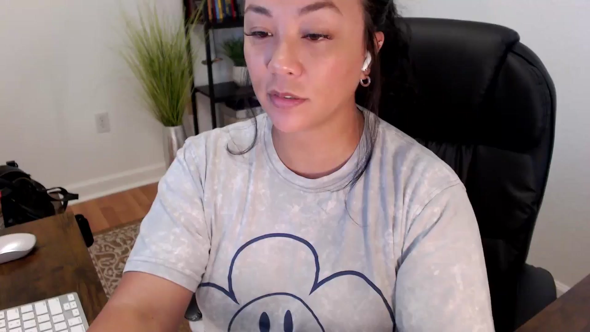 Gallery image thumbnail from MickaylaStar's myfreecams stream on, 05/30/2025, 17:10 image 16 of 20