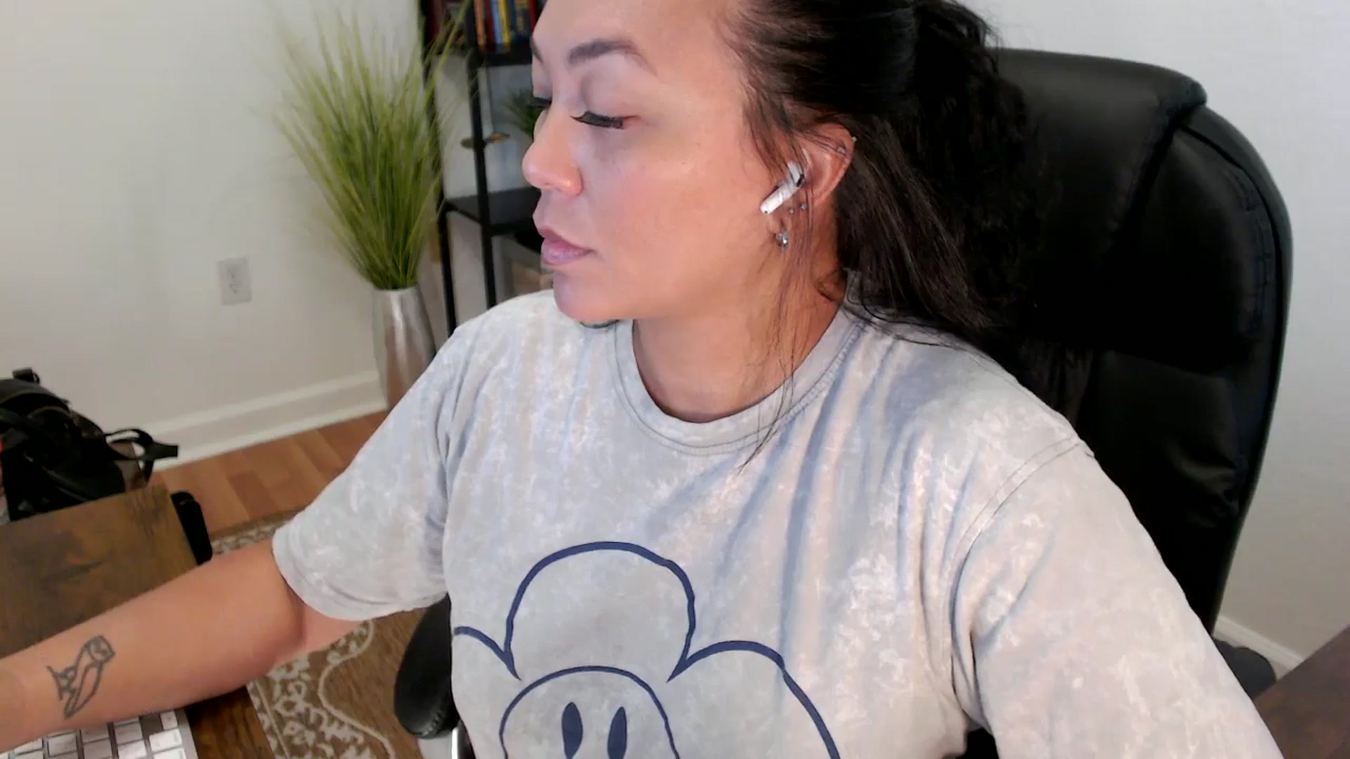 Gallery image thumbnail from MickaylaStar's myfreecams stream on, 05/30/2025, 18:17 image 8 of 20