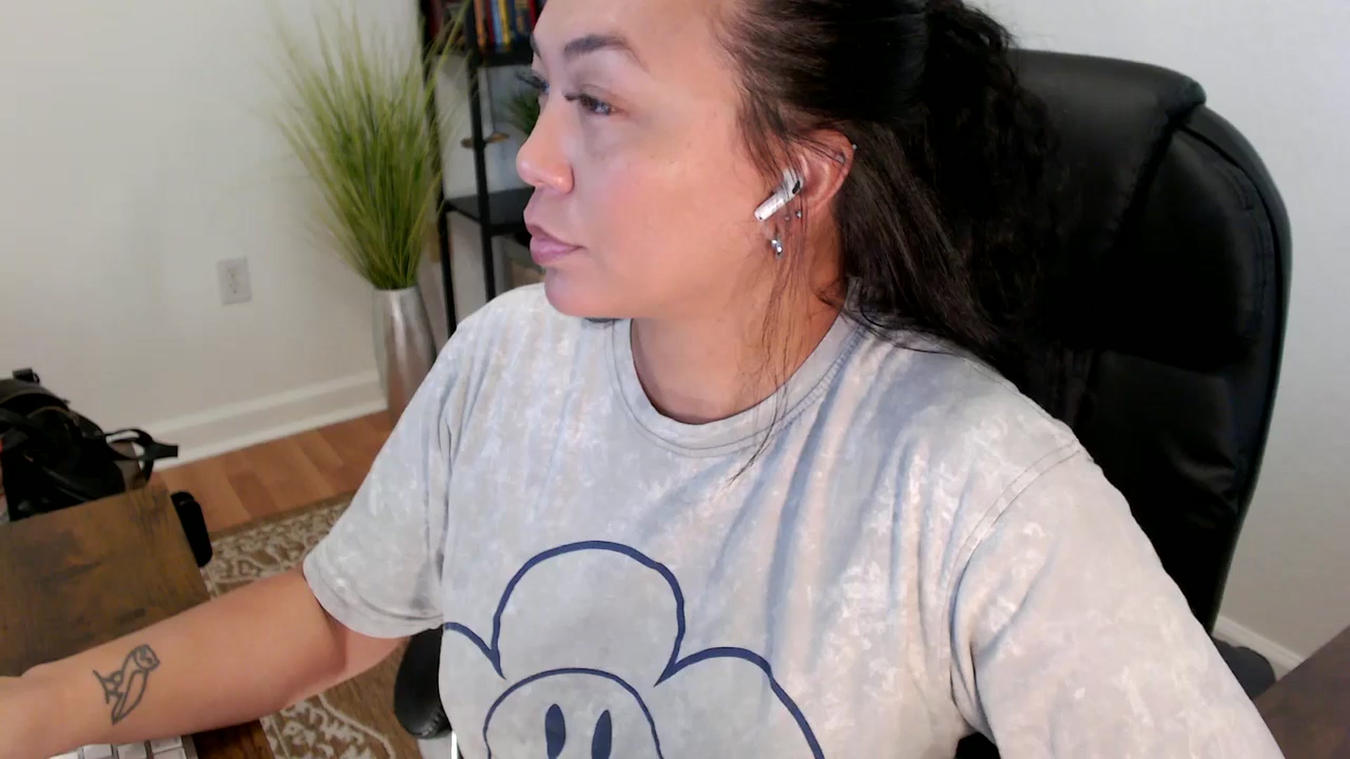 Gallery image thumbnail from MickaylaStar's myfreecams stream on, 05/30/2025, 18:17 image 9 of 20