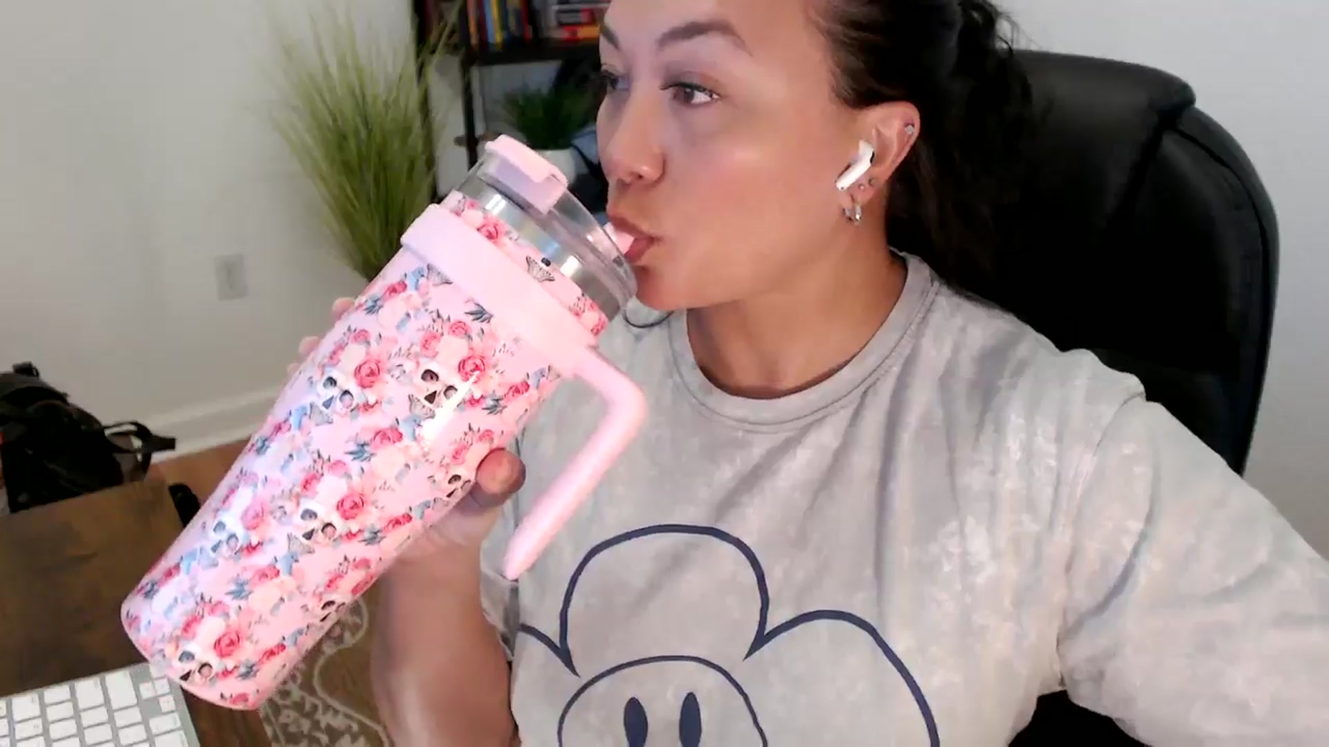 Gallery image thumbnail from MickaylaStar's myfreecams stream on, 05/30/2025, 18:17 image 3 of 20