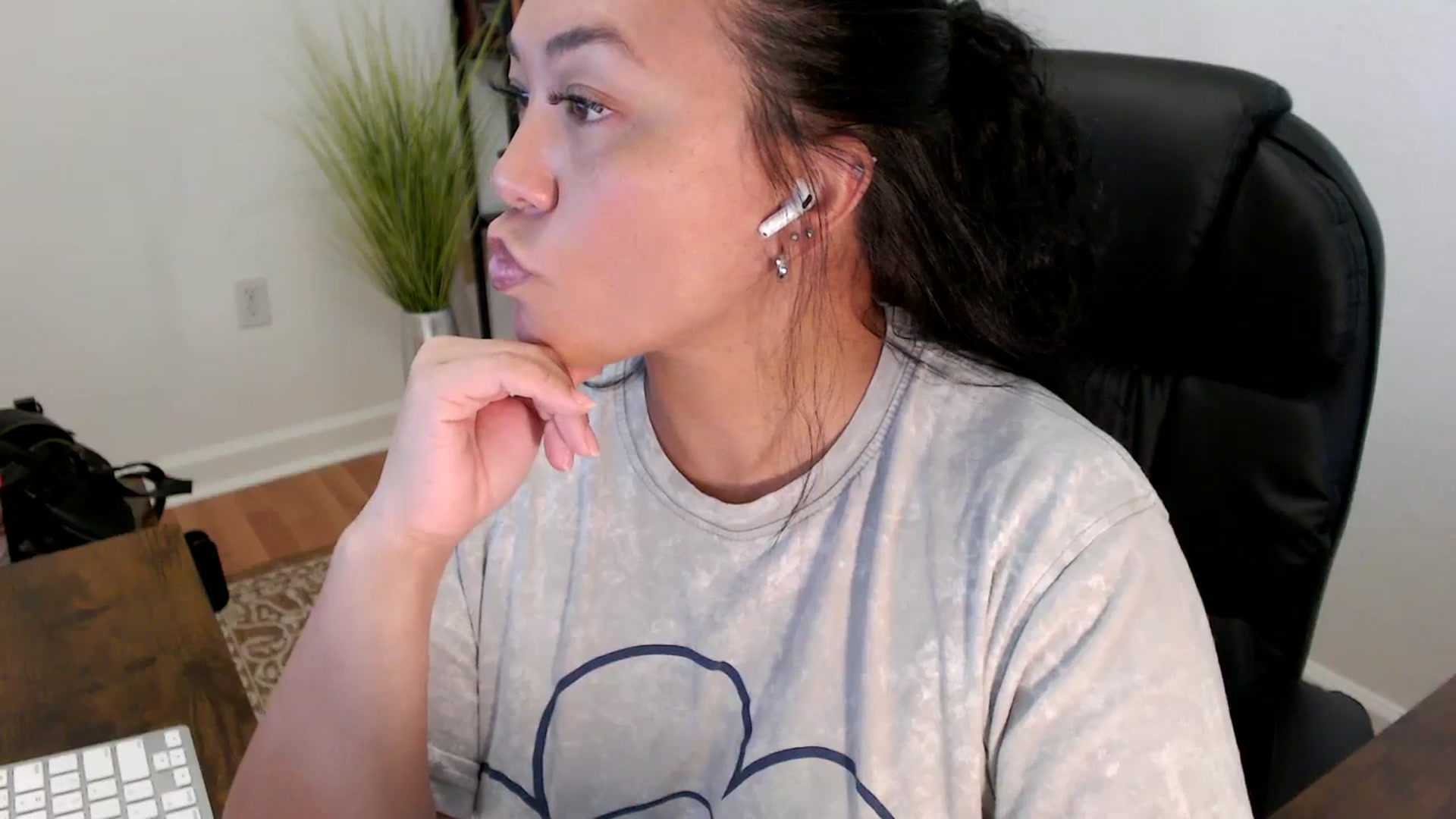 Gallery image thumbnail from MickaylaStar's myfreecams stream on, 05/30/2025, 18:17 image 7 of 20