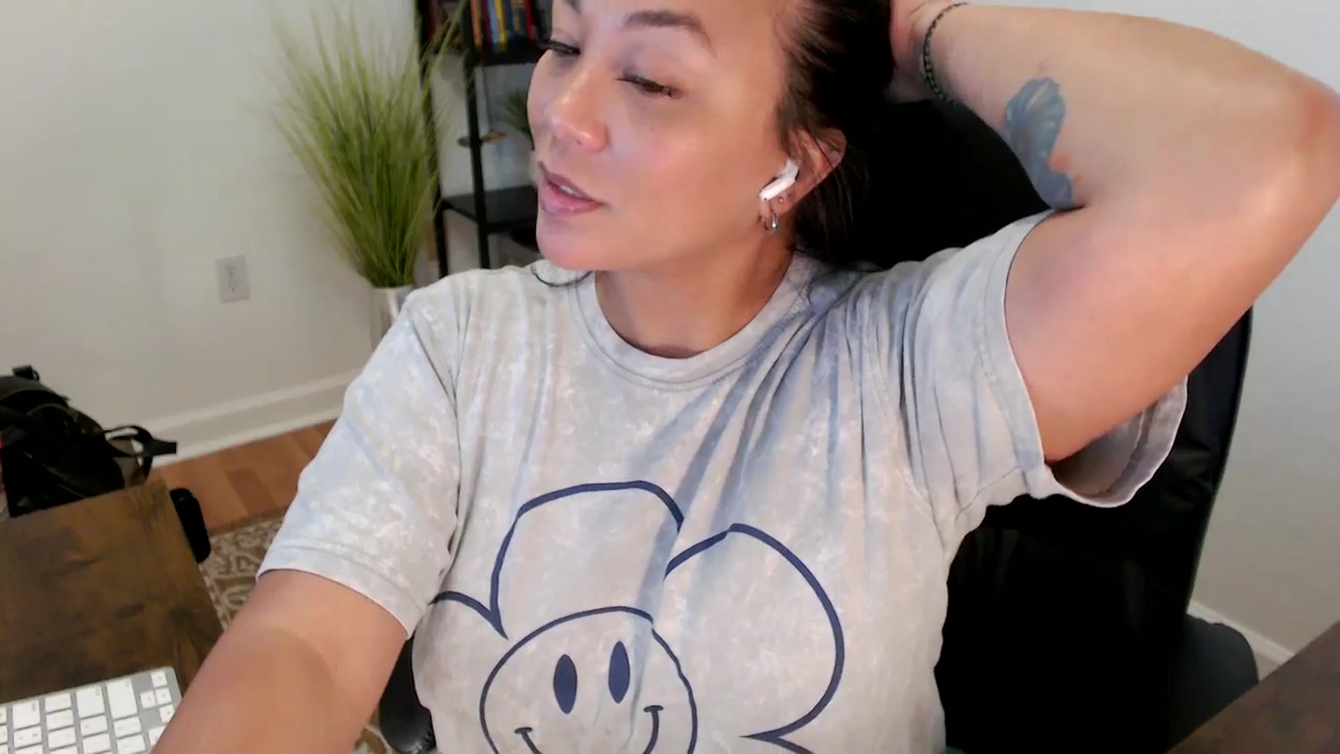 Gallery image thumbnail from MickaylaStar's myfreecams stream on, 05/30/2025, 18:17 image 11 of 20