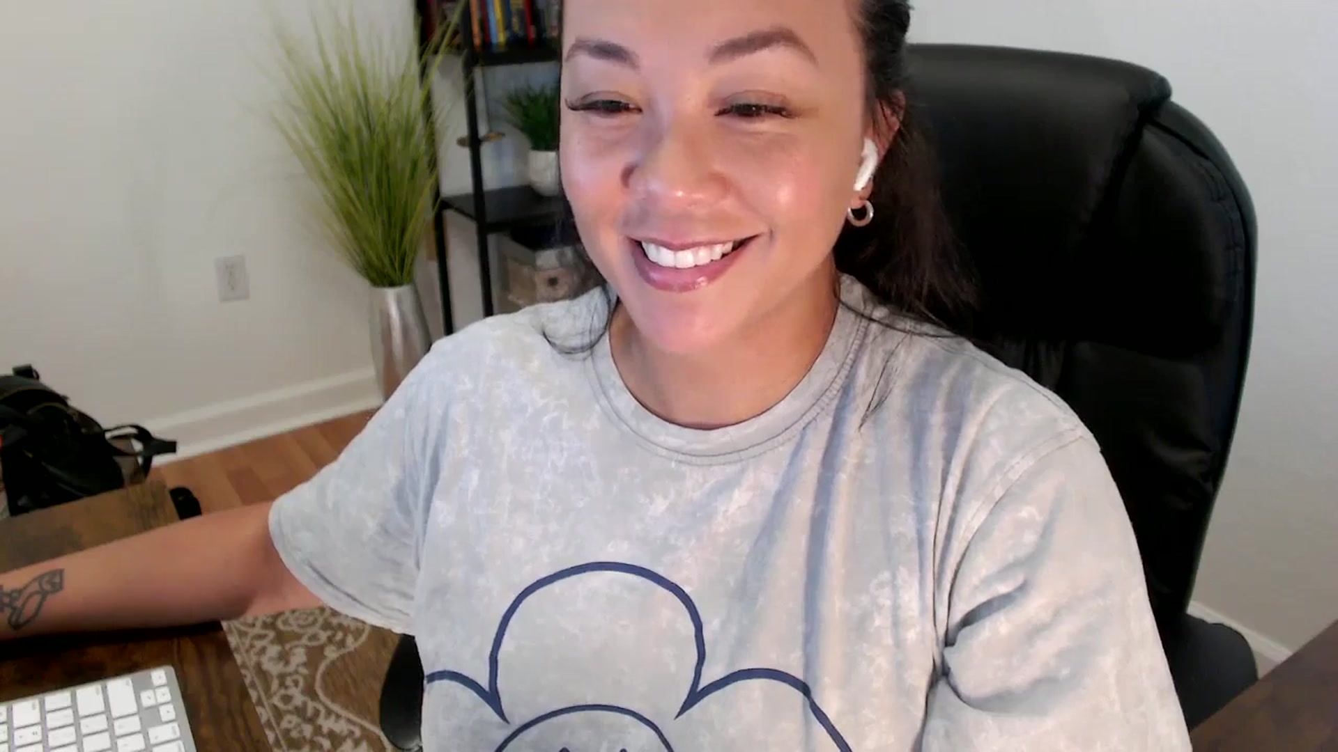 Gallery image thumbnail from MickaylaStar's myfreecams stream on, 05/30/2025, 18:17 image 12 of 20