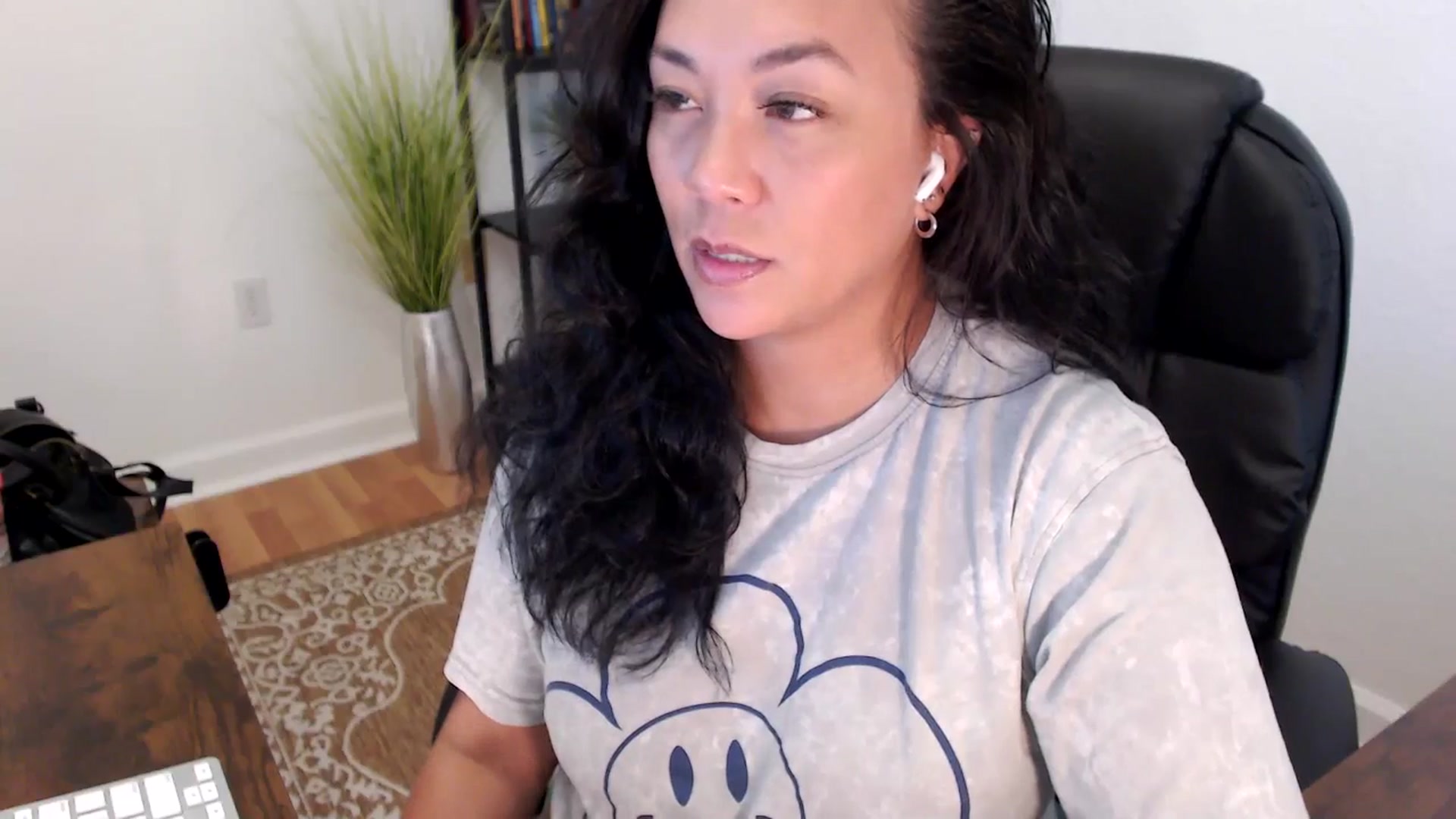 Gallery image thumbnail from MickaylaStar's myfreecams stream on, 05/30/2025, 19:01 image 4 of 20
