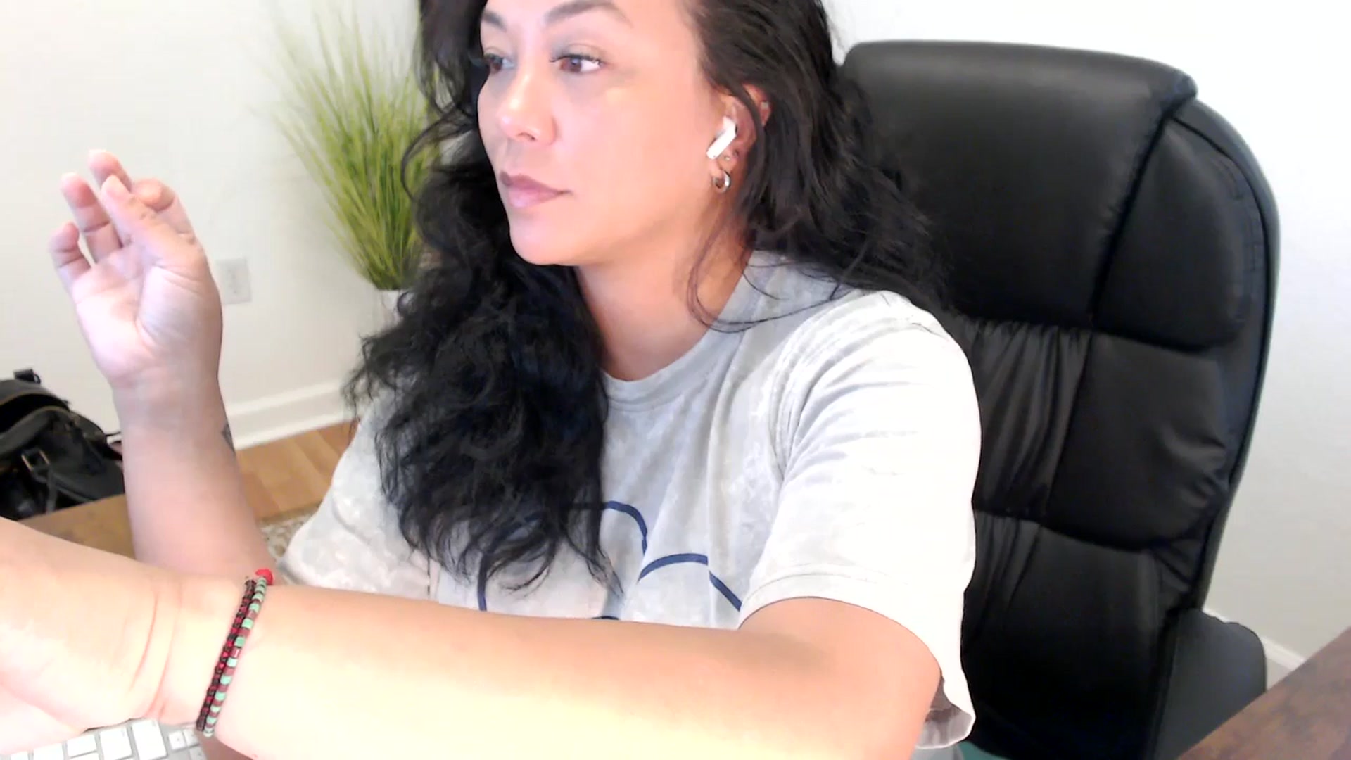 Gallery image thumbnail from MickaylaStar's myfreecams stream on, 05/30/2025, 19:01 image 6 of 20