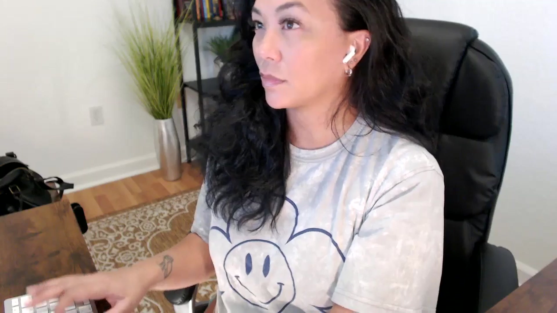 Gallery image thumbnail from MickaylaStar's myfreecams stream on, 05/30/2025, 19:01 image 14 of 20