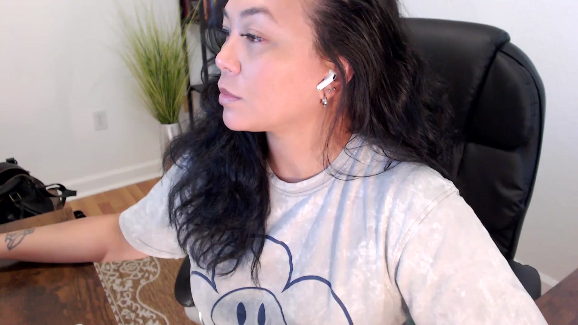 Gallery image thumbnail from MickaylaStar's myfreecams stream on, 05/30/2025, 19:01 image 7 of 20