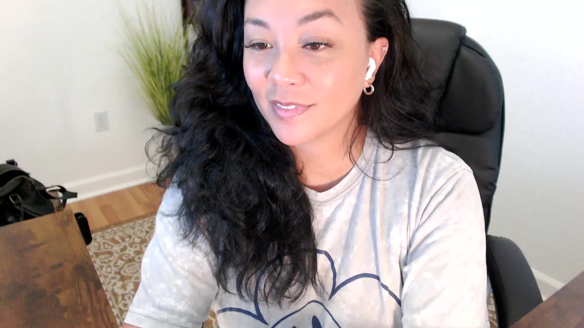 Gallery image thumbnail from MickaylaStar's myfreecams stream on, 05/30/2025, 19:01 image 13 of 20
