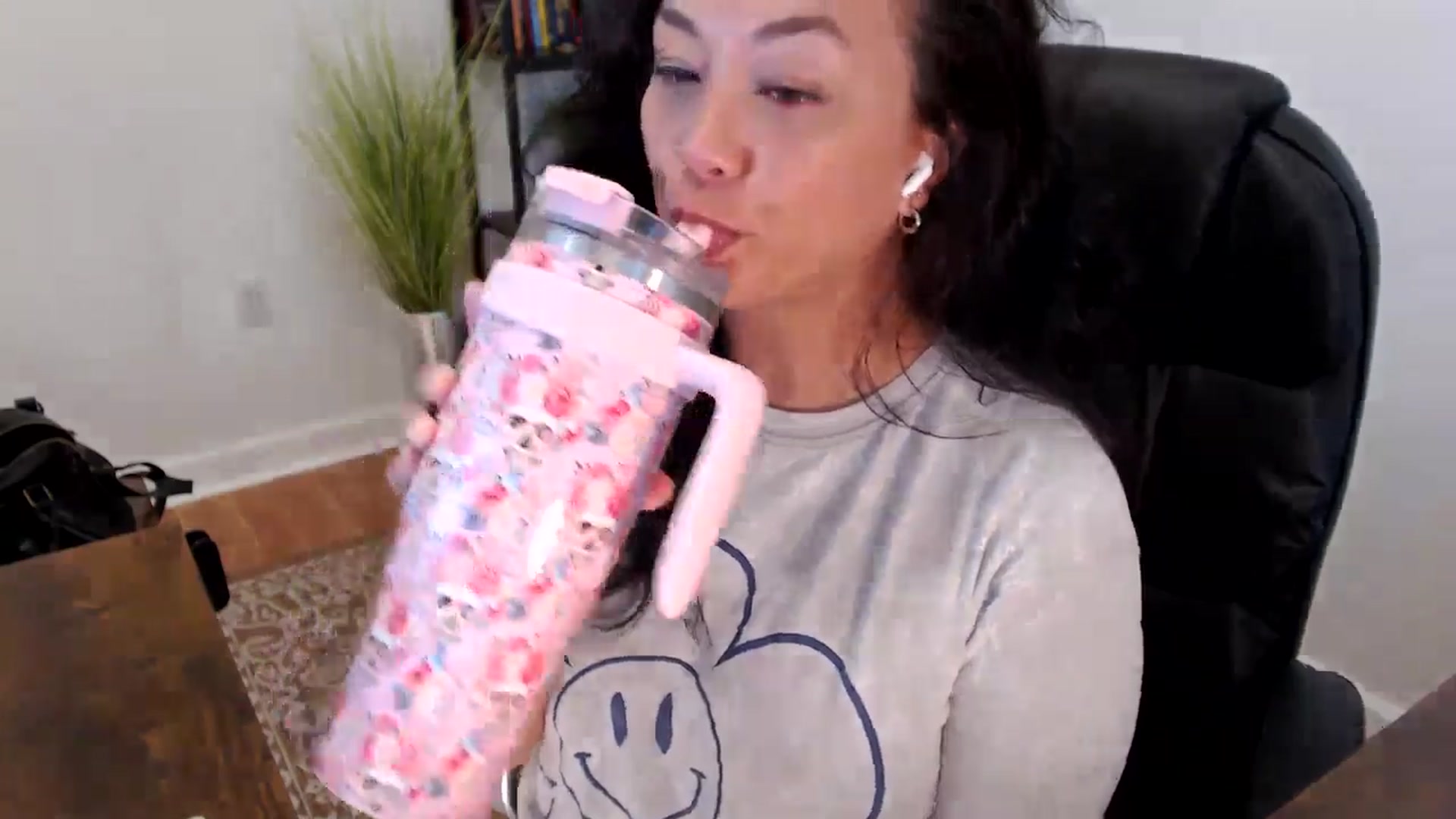 Gallery image thumbnail from MickaylaStar's myfreecams stream on, 05/30/2025, 19:01 image 11 of 20