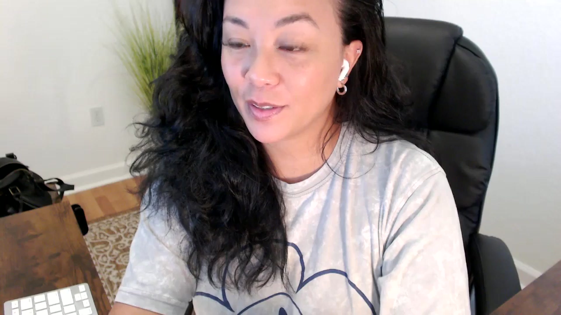 Gallery image thumbnail from MickaylaStar's myfreecams stream on, 05/30/2025, 19:01 image 15 of 20