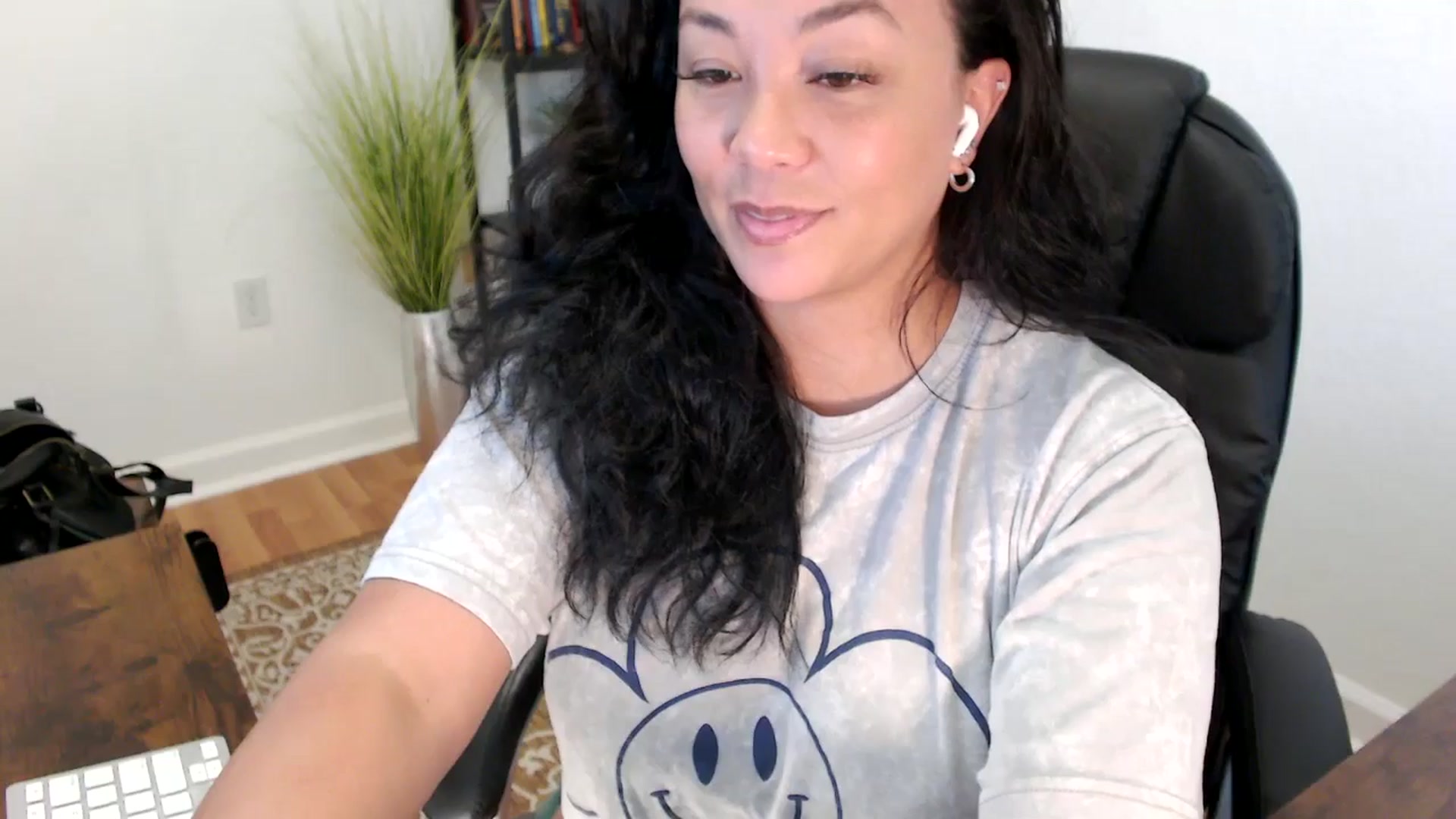 Gallery image thumbnail from MickaylaStar's myfreecams stream on, 05/30/2025, 19:01 image 16 of 20