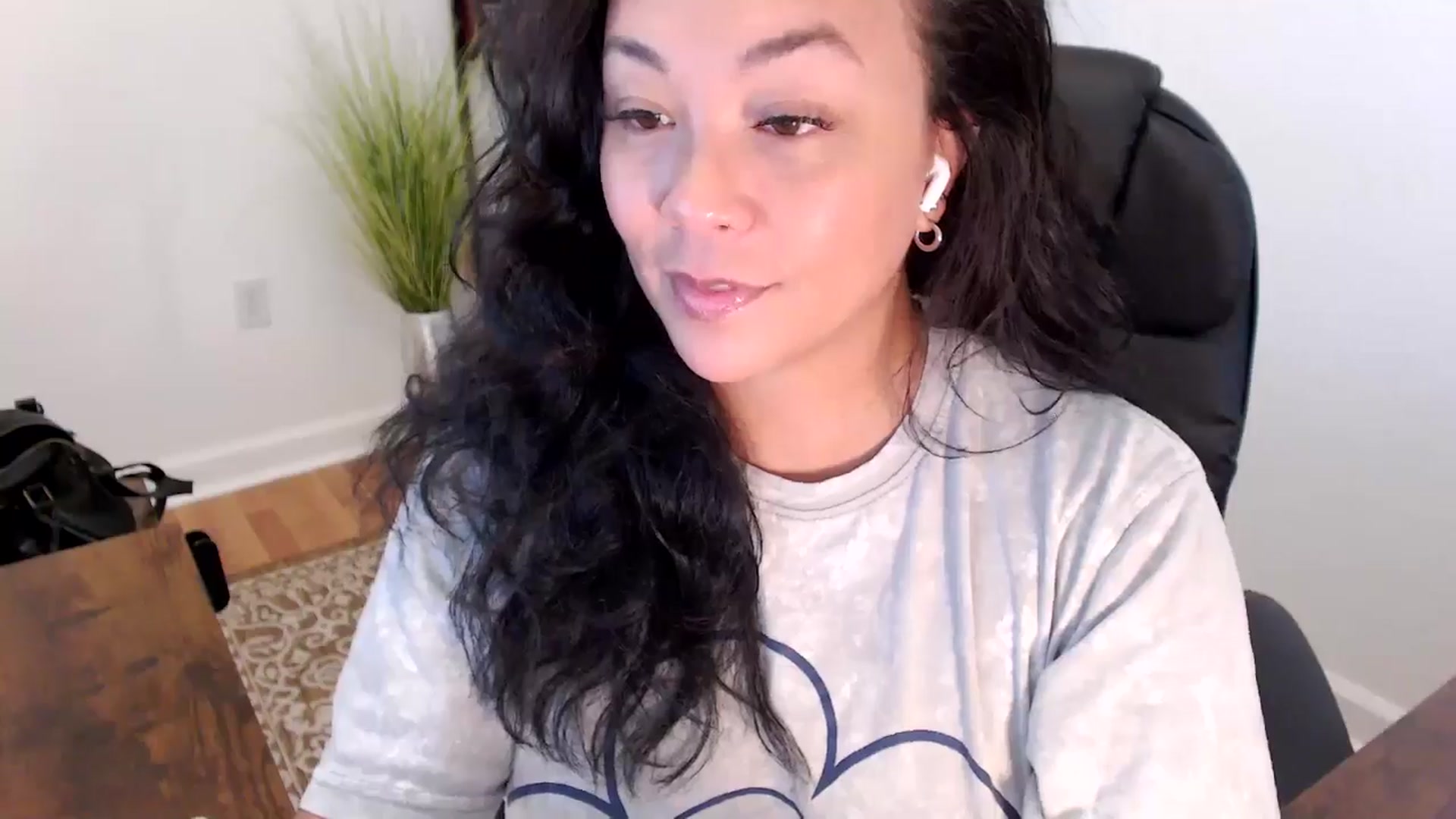 Gallery image thumbnail from MickaylaStar's myfreecams stream on, 05/30/2025, 19:01 image 8 of 20