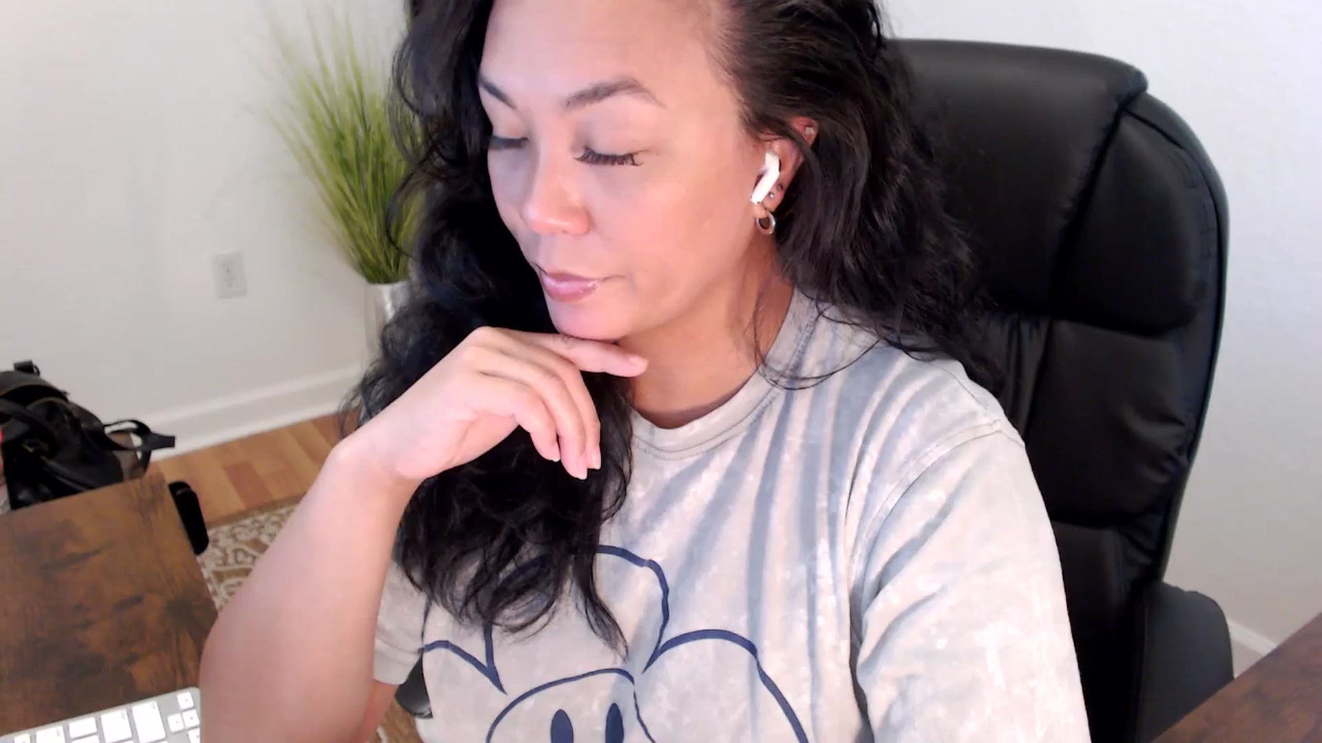 Gallery image thumbnail from MickaylaStar's myfreecams stream on, 05/30/2025, 19:01 image 1 of 20