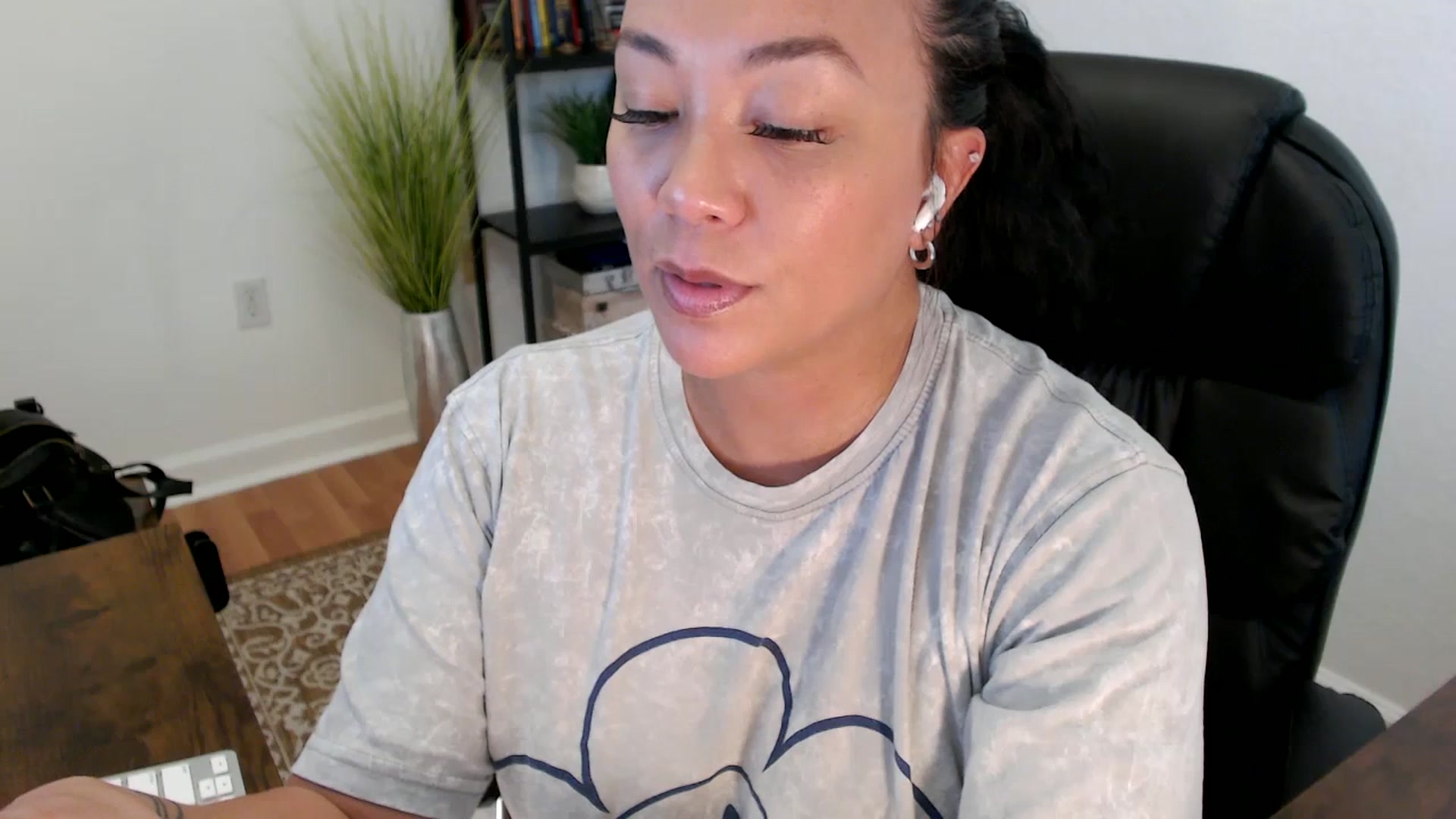Gallery image thumbnail from MickaylaStar's myfreecams stream on, 05/30/2025, 19:40 image 15 of 20