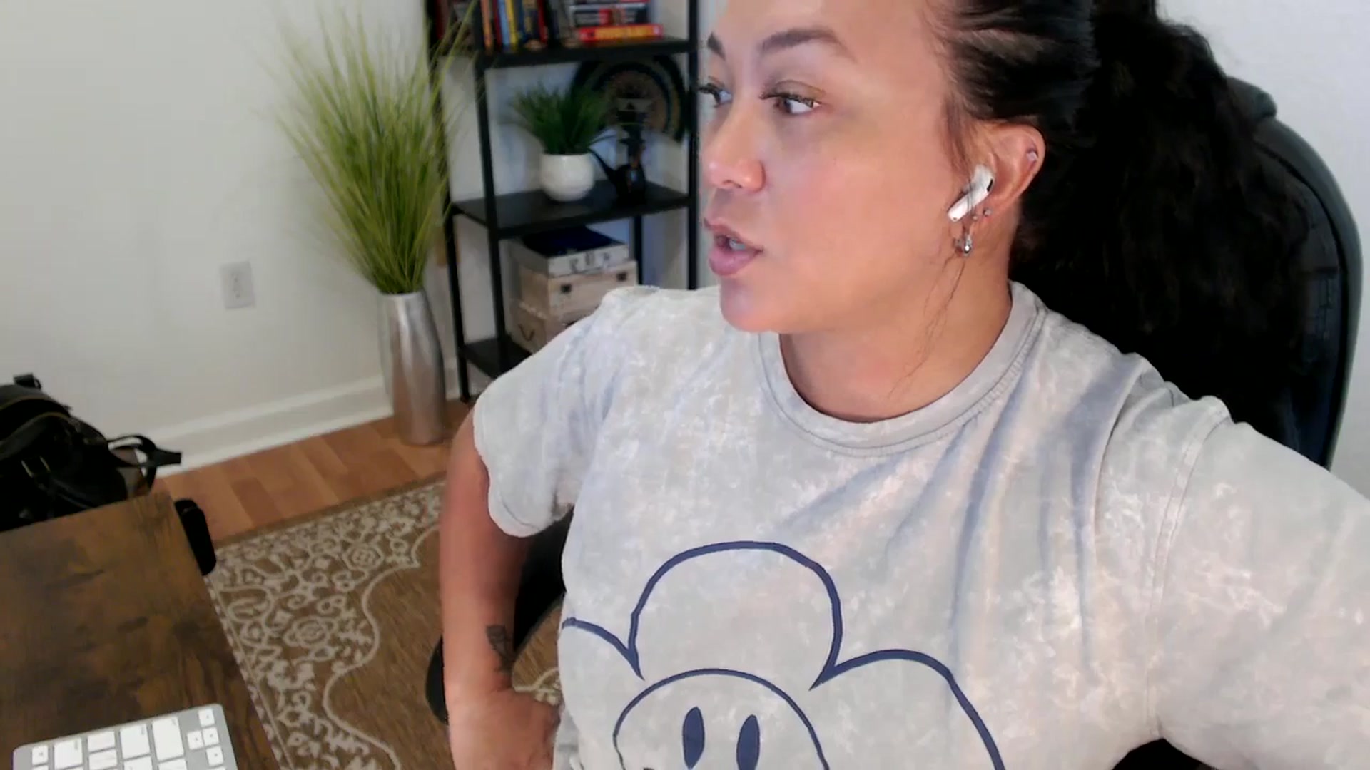Gallery image thumbnail from MickaylaStar's myfreecams stream on, 05/30/2025, 19:40 image 16 of 20