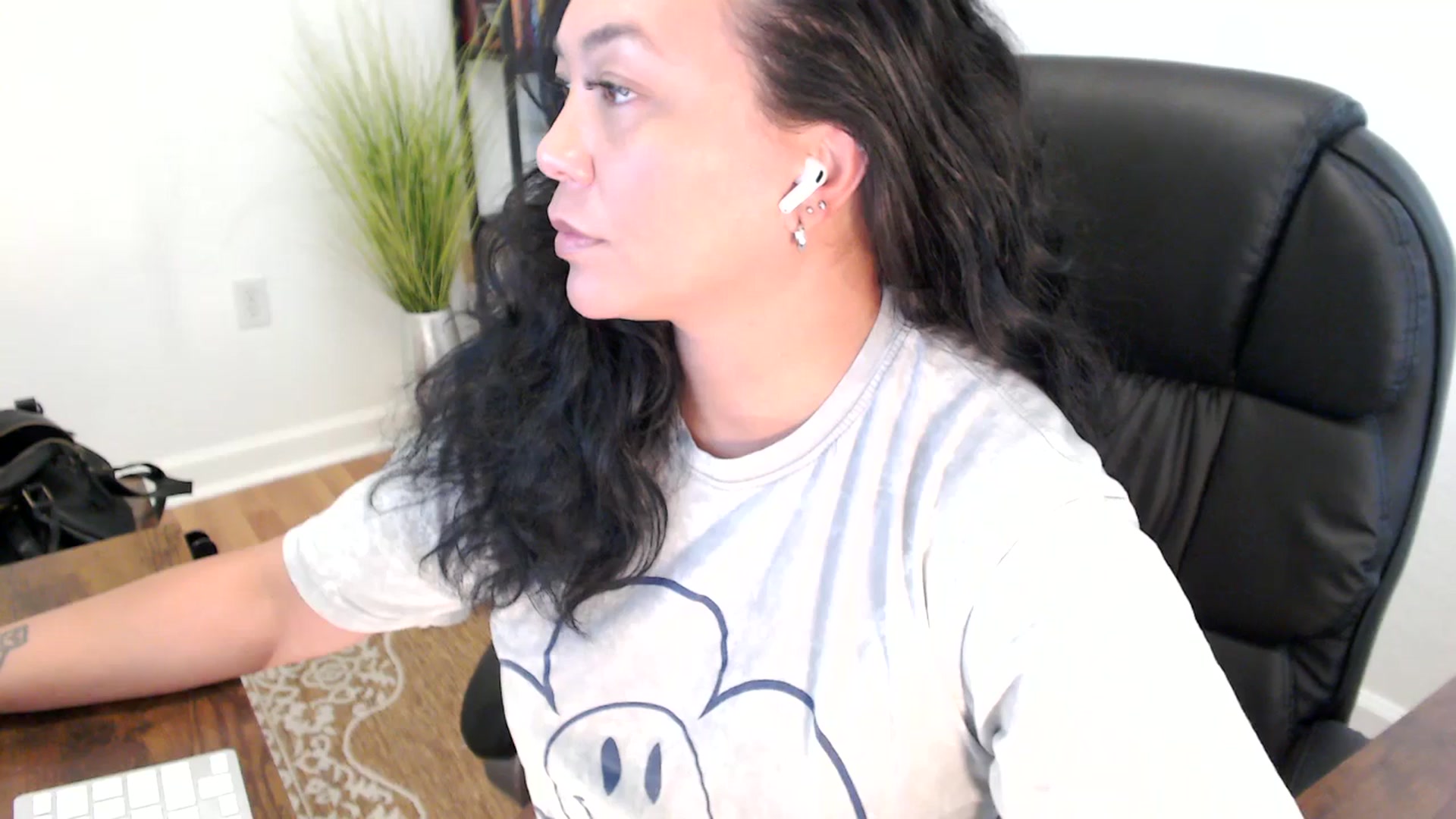 Gallery image thumbnail from MickaylaStar's myfreecams stream on, 05/30/2025, 19:40 image 14 of 20